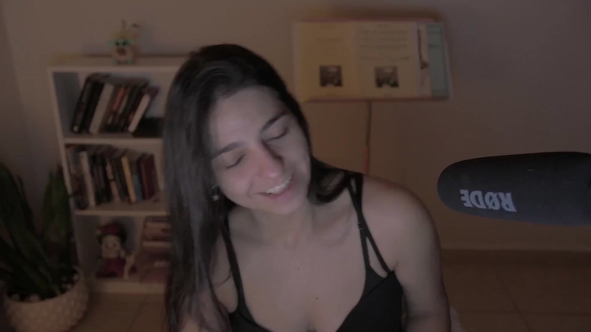 Gallery image thumbnail from anarossanna's myfreecams stream on, 10/15/2024, 02:21 image 13 of 20