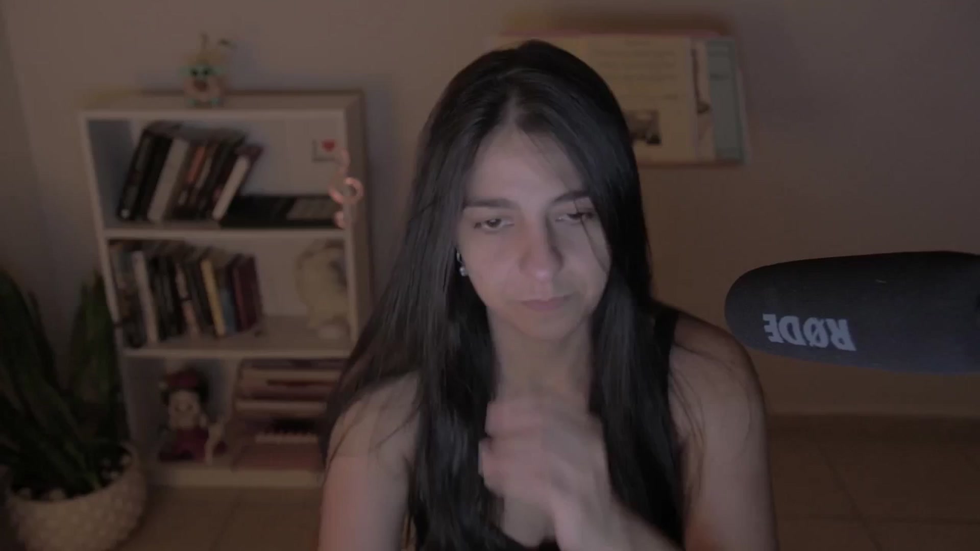 Gallery image thumbnail from anarossanna's myfreecams stream on, 10/15/2024, 02:21 image 4 of 20
