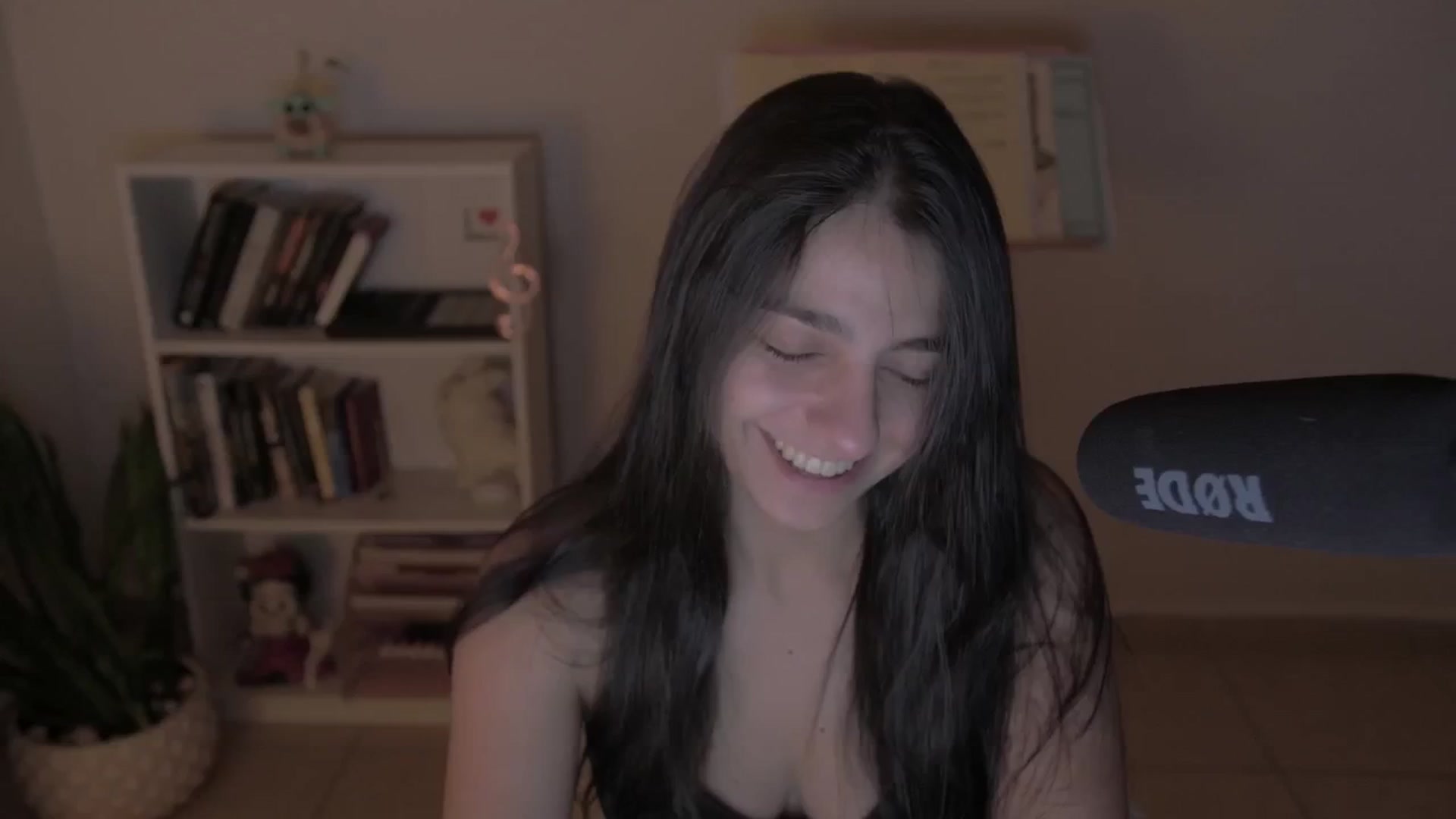 Gallery image thumbnail from anarossanna's myfreecams stream on, 10/15/2024, 02:21 image 2 of 20