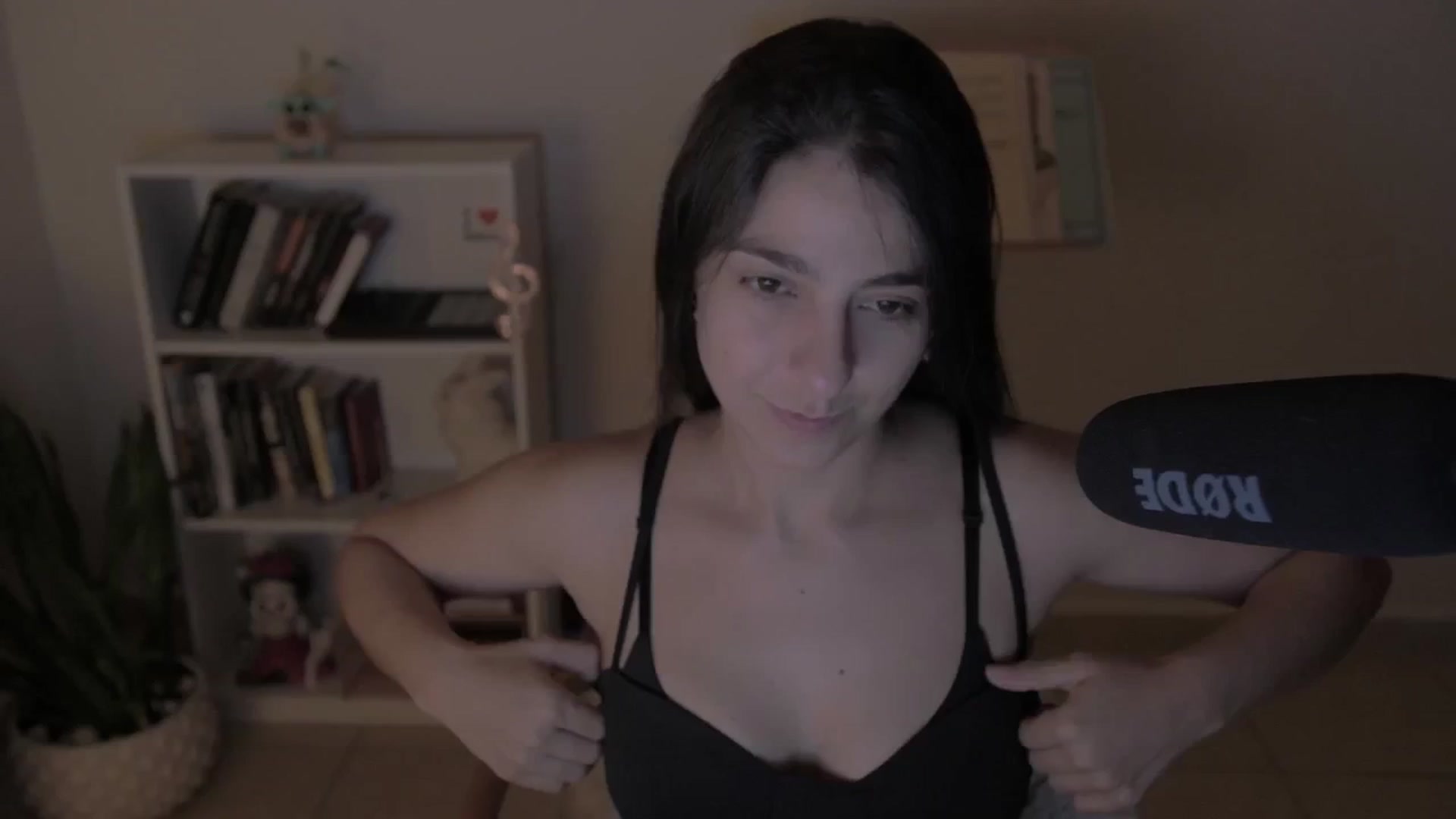 Gallery image thumbnail from anarossanna's myfreecams stream on, 10/15/2024, 02:21 image 10 of 20