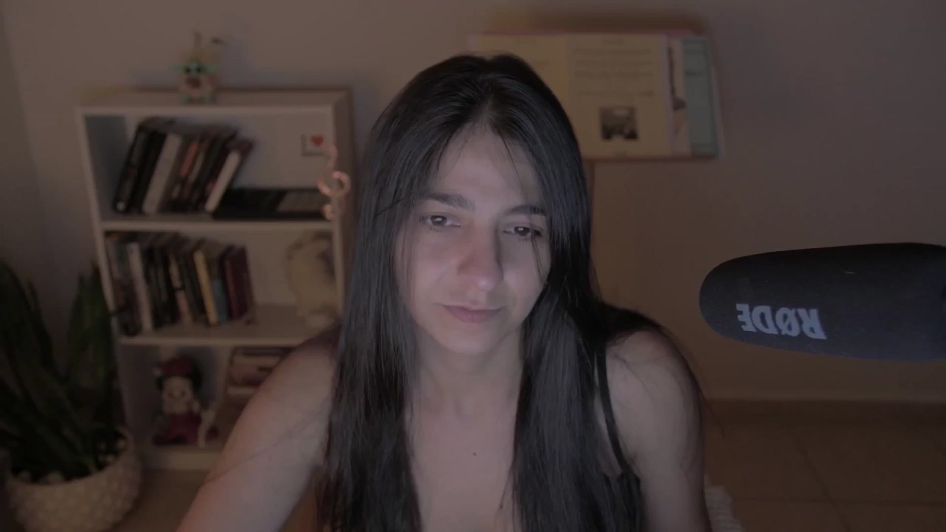 Gallery image thumbnail from anarossanna's myfreecams stream on, 10/15/2024, 02:21 image 5 of 20