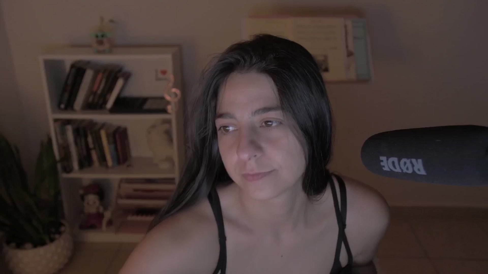 Gallery image thumbnail from anarossanna's myfreecams stream on, 10/15/2024, 02:21 image 12 of 20