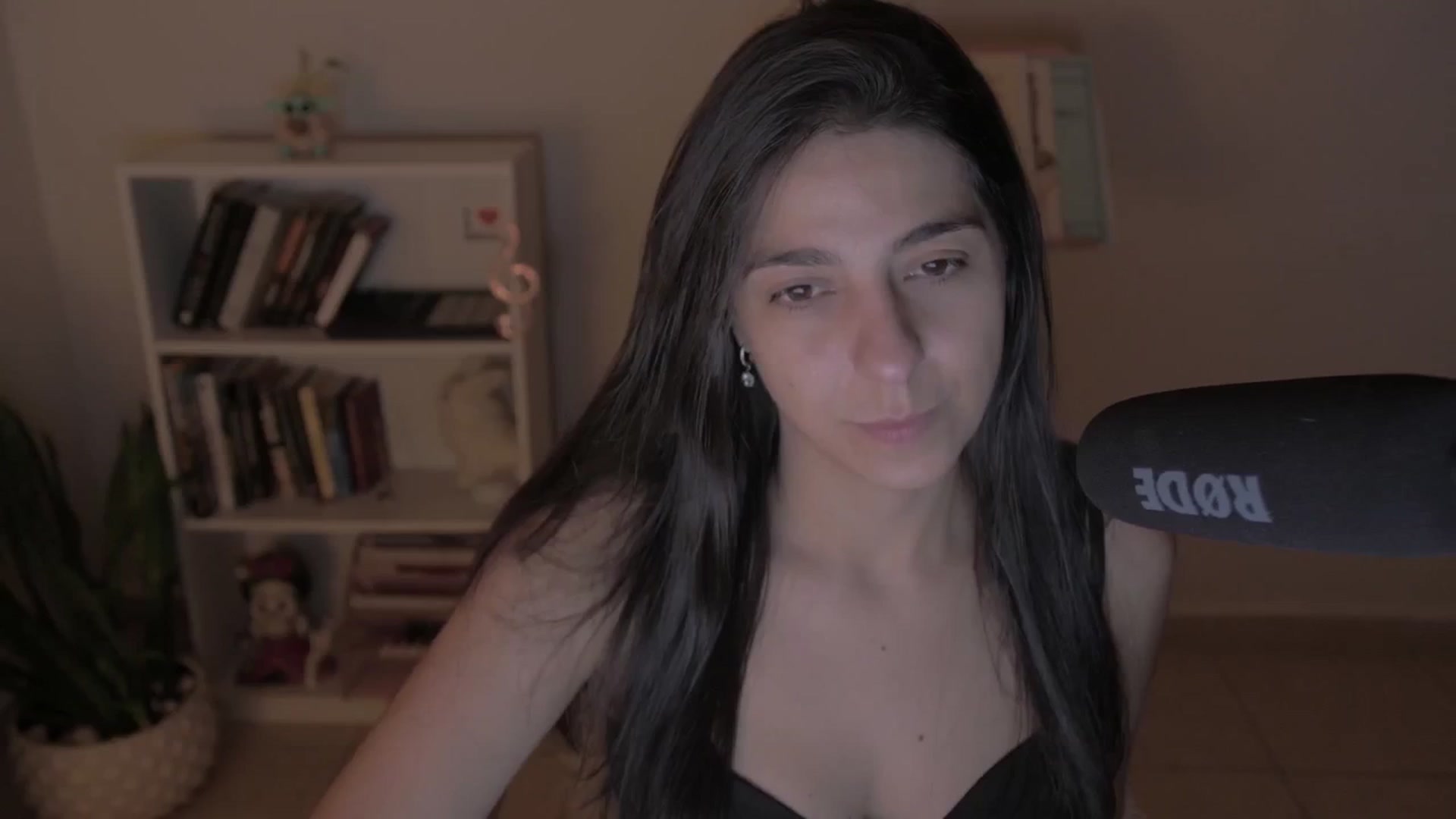 Gallery image thumbnail from anarossanna's myfreecams stream on, 10/15/2024, 02:21 image 14 of 20