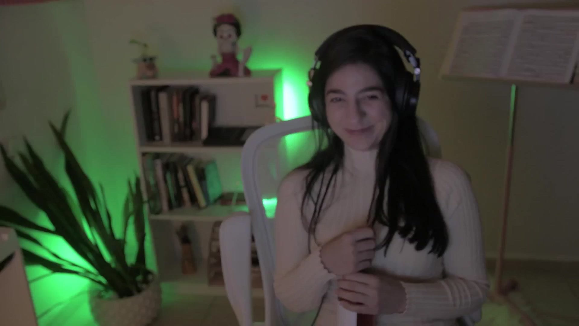 Gallery image thumbnail from anarossanna's myfreecams stream on, 10/26/2024, 02:51 image 5 of 20