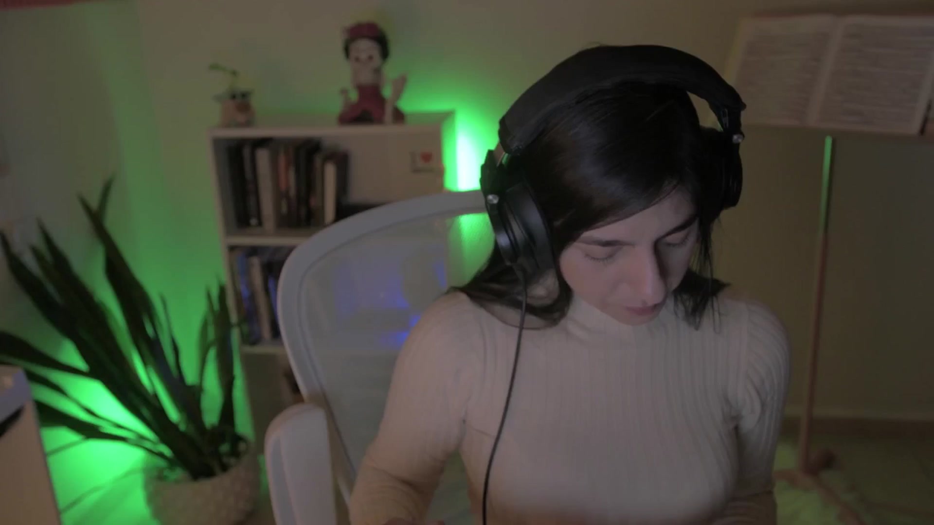Gallery image thumbnail from anarossanna's myfreecams stream on, 10/26/2024, 02:51 image 10 of 20
