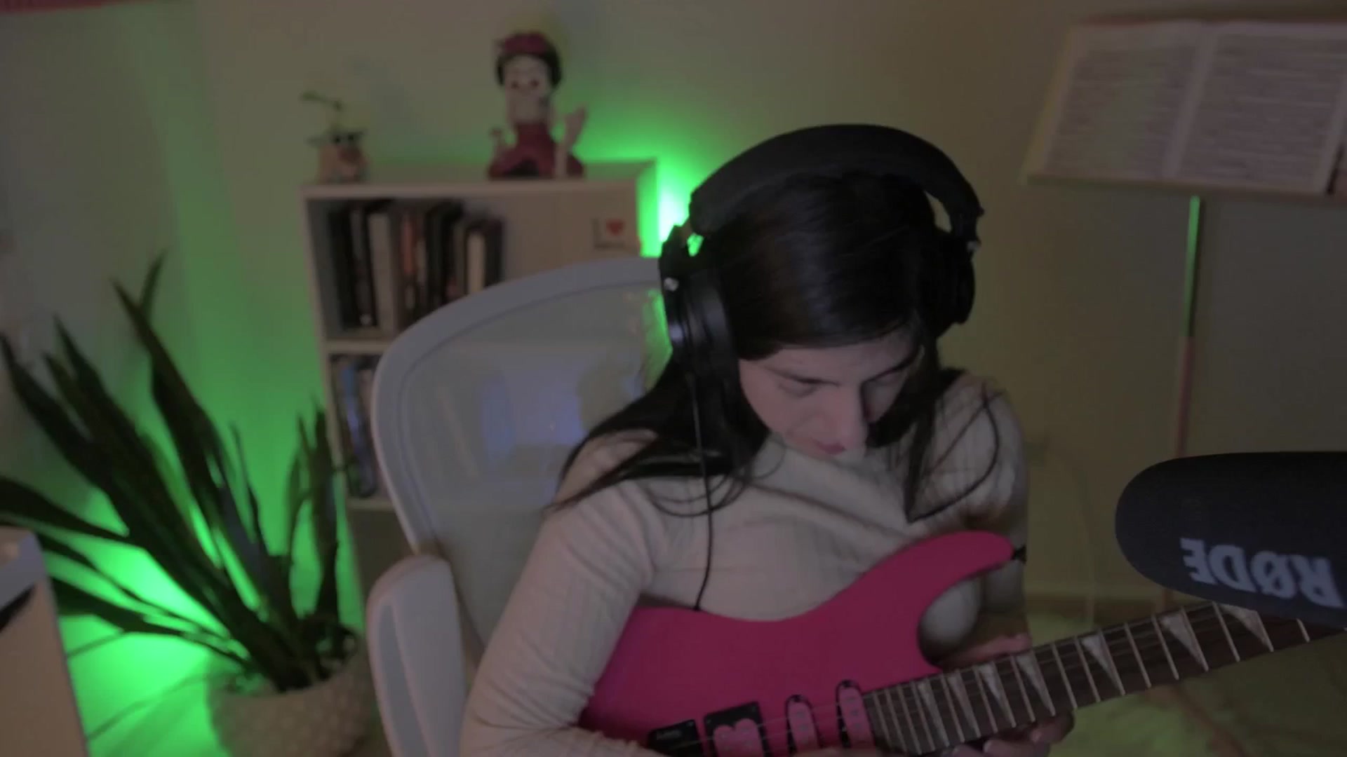 Gallery image thumbnail from anarossanna's myfreecams stream on, 10/26/2024, 02:51 image 11 of 20