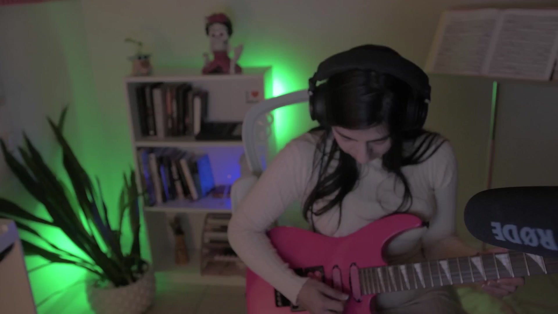 Gallery image thumbnail from anarossanna's myfreecams stream on, 10/26/2024, 02:51 image 15 of 20