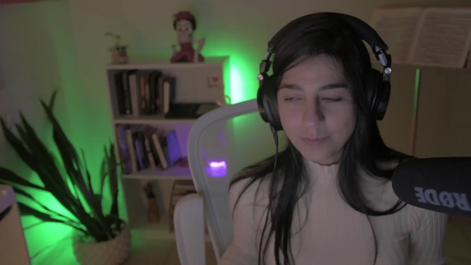 Gallery image thumbnail from anarossanna's myfreecams stream on, 10/26/2024, 02:51 image 17 of 20