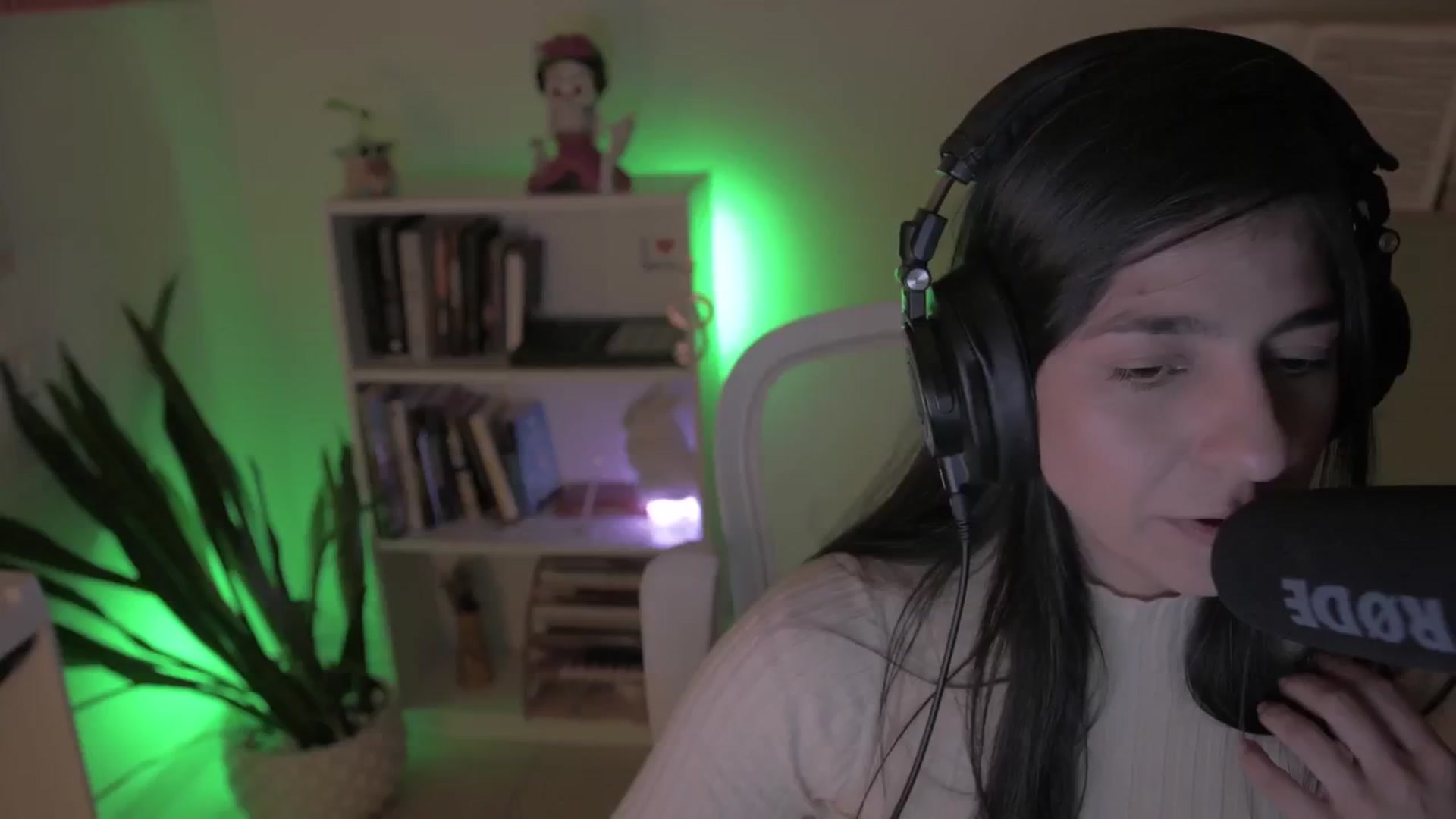 Gallery image thumbnail from anarossanna's myfreecams stream on, 10/26/2024, 02:51 image 16 of 20