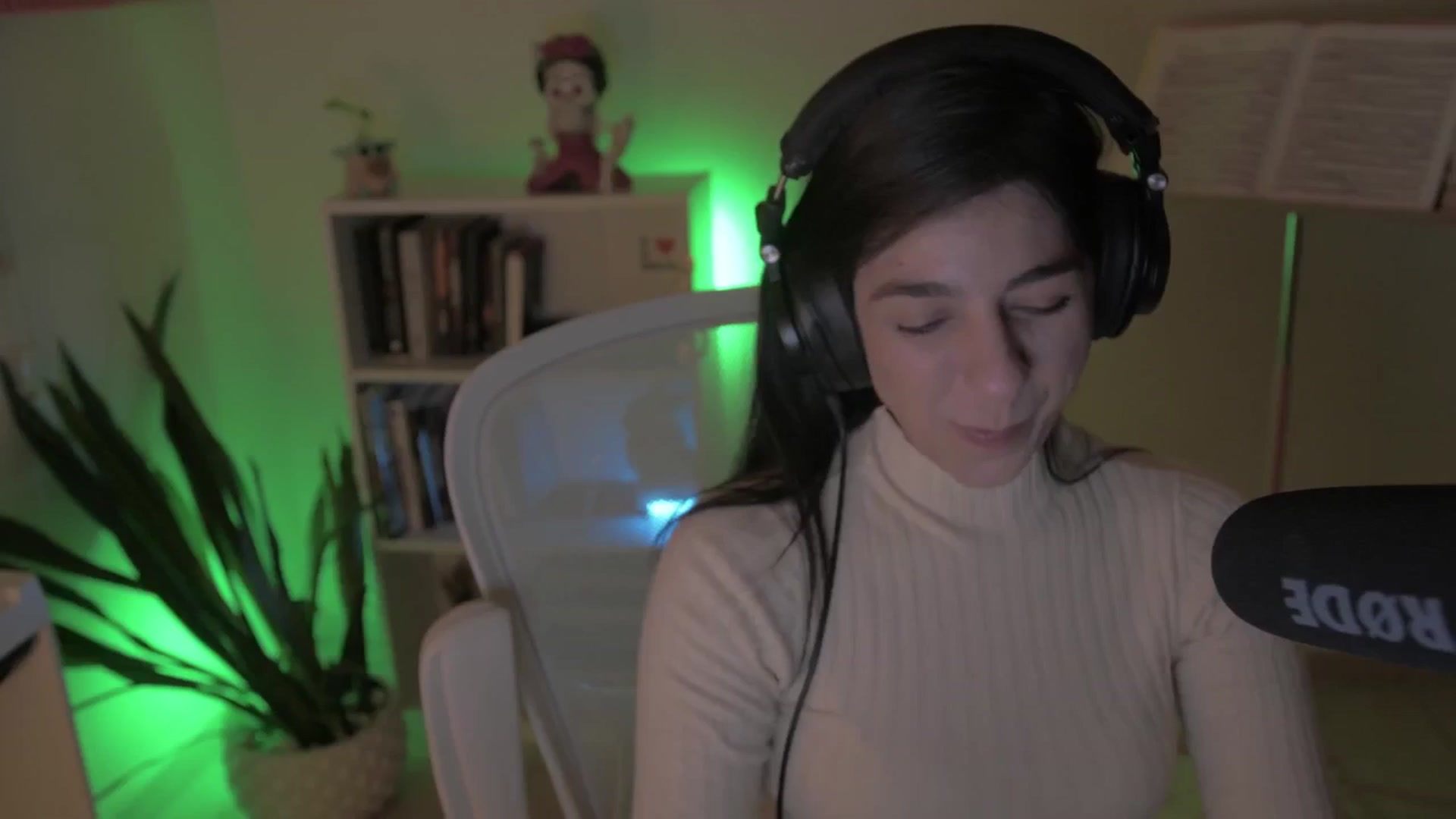 Gallery image thumbnail from anarossanna's myfreecams stream on, 10/26/2024, 02:51 image 19 of 20