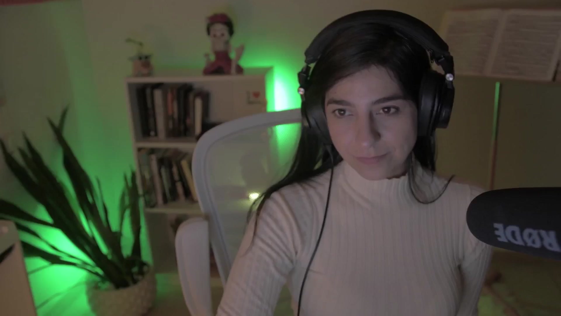 Gallery image thumbnail from anarossanna's myfreecams stream on, 10/26/2024, 02:51 image 20 of 20
