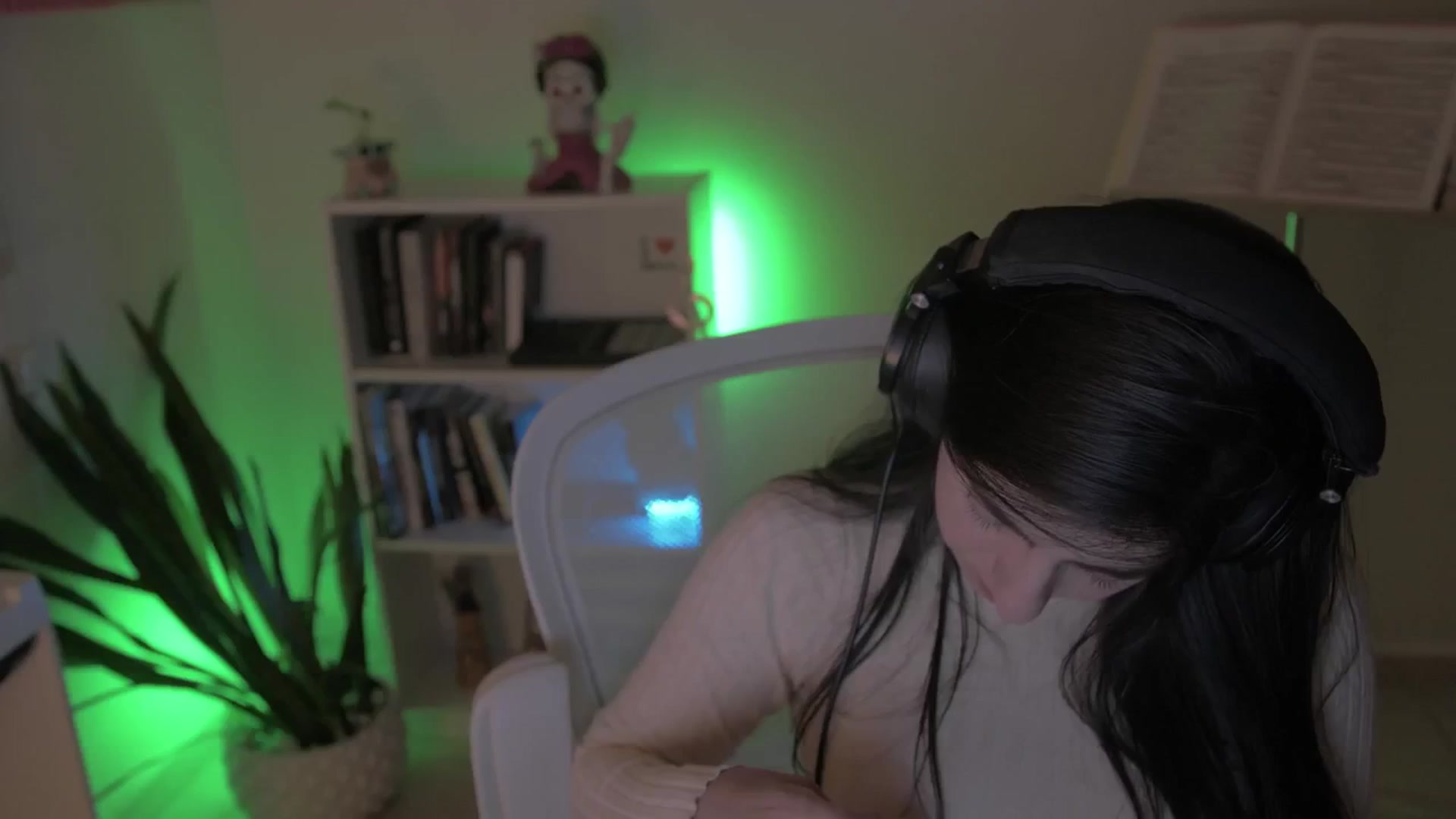Gallery image thumbnail from anarossanna's myfreecams stream on, 10/26/2024, 02:51 image 6 of 20