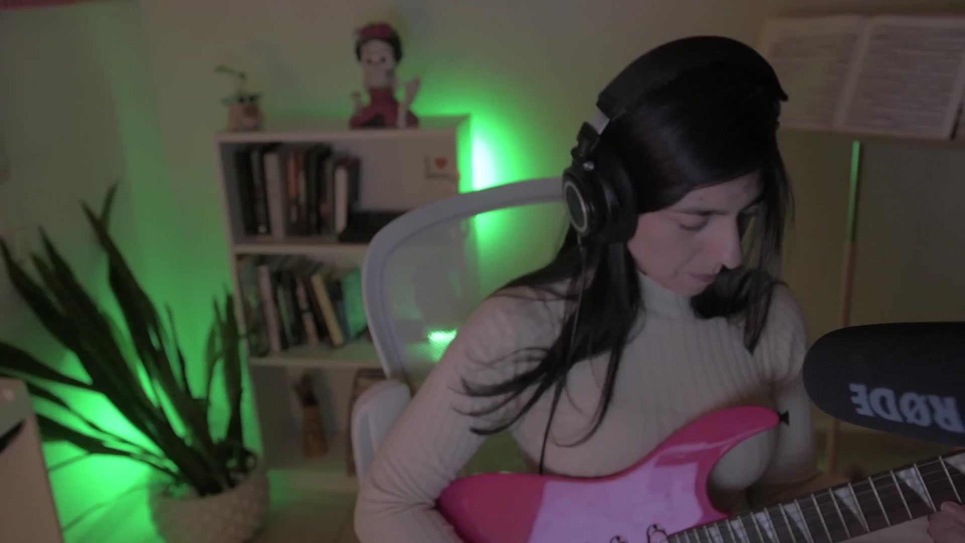Gallery image thumbnail from anarossanna's myfreecams stream on, 10/26/2024, 02:51 image 13 of 20