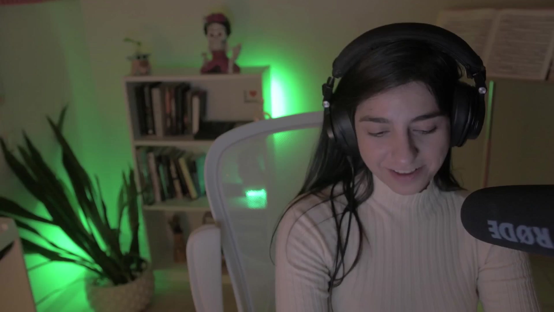 Gallery image thumbnail from anarossanna's myfreecams stream on, 10/26/2024, 02:51 image 18 of 20