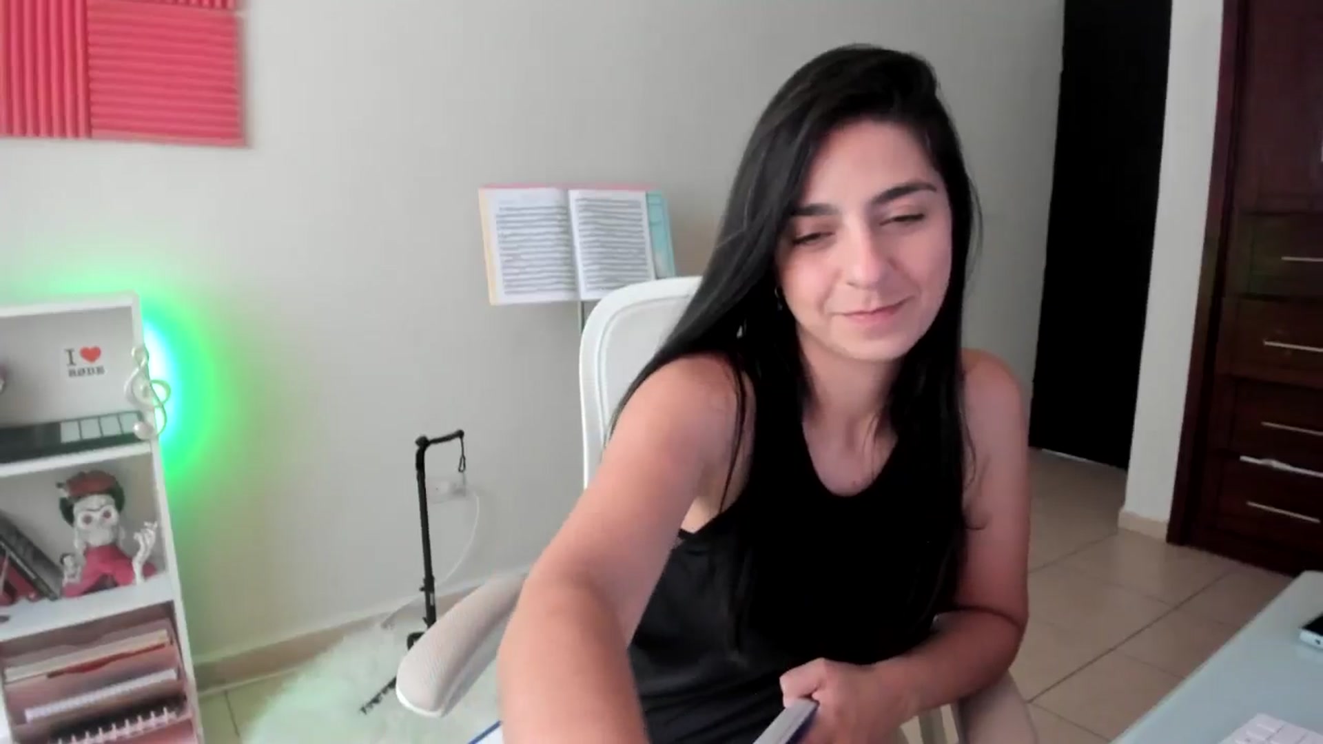 Gallery image thumbnail from anarossanna's myfreecams stream on, 11/13/2024, 18:26 image 6 of 20
