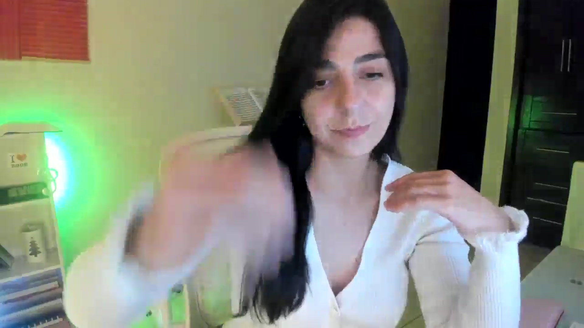 Gallery image thumbnail from anarossanna's myfreecams stream on, 11/18/2024, 02:43 image 19 of 20
