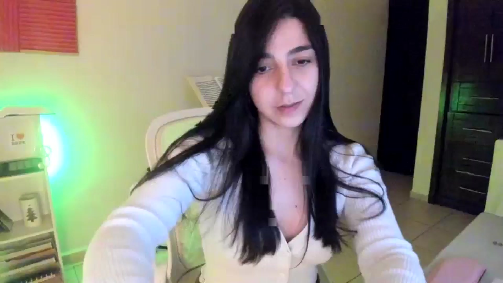 Gallery image thumbnail from anarossanna's myfreecams stream on, 11/18/2024, 02:43 image 4 of 20