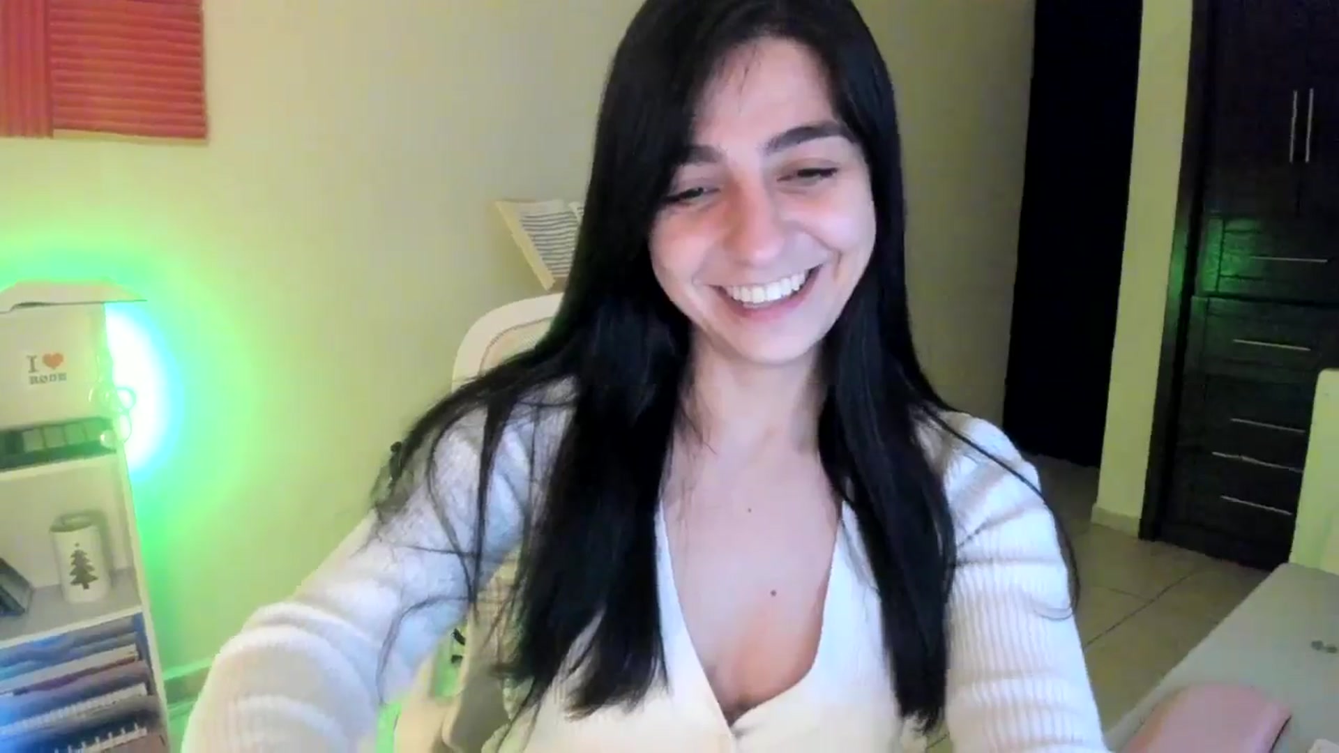 Gallery image thumbnail from anarossanna's myfreecams stream on, 11/18/2024, 02:43 image 8 of 20