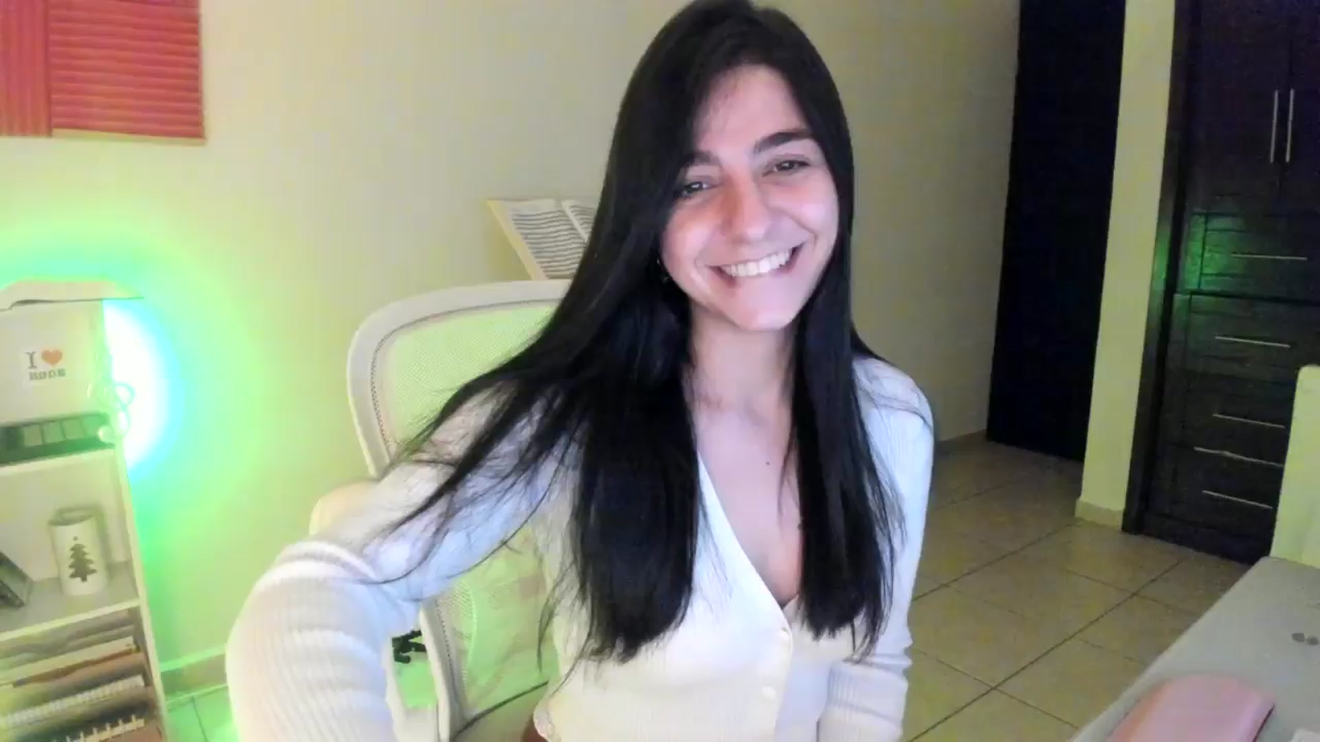Gallery image thumbnail from anarossanna's myfreecams stream on, 11/18/2024, 02:43 image 7 of 20
