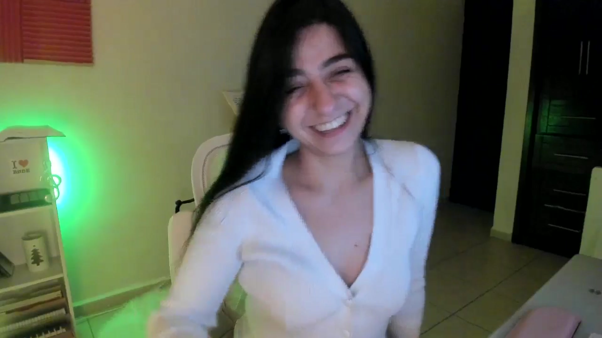Gallery image thumbnail from anarossanna's myfreecams stream on, 11/18/2024, 02:43 image 12 of 20