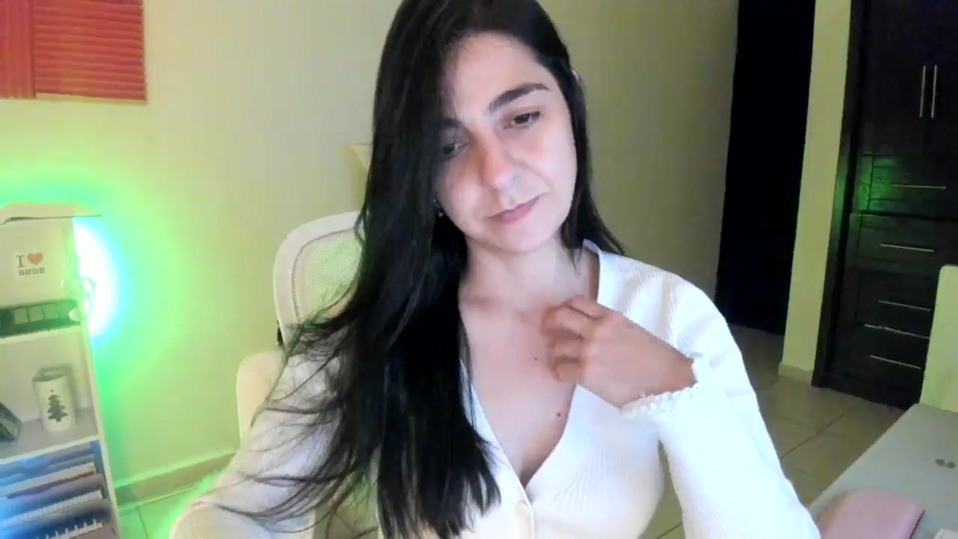 Gallery image thumbnail from anarossanna's myfreecams stream on, 11/18/2024, 02:43 image 20 of 20