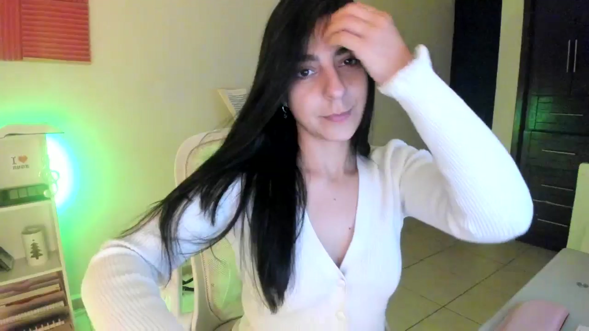 Gallery image thumbnail from anarossanna's myfreecams stream on, 11/18/2024, 02:43 image 14 of 20