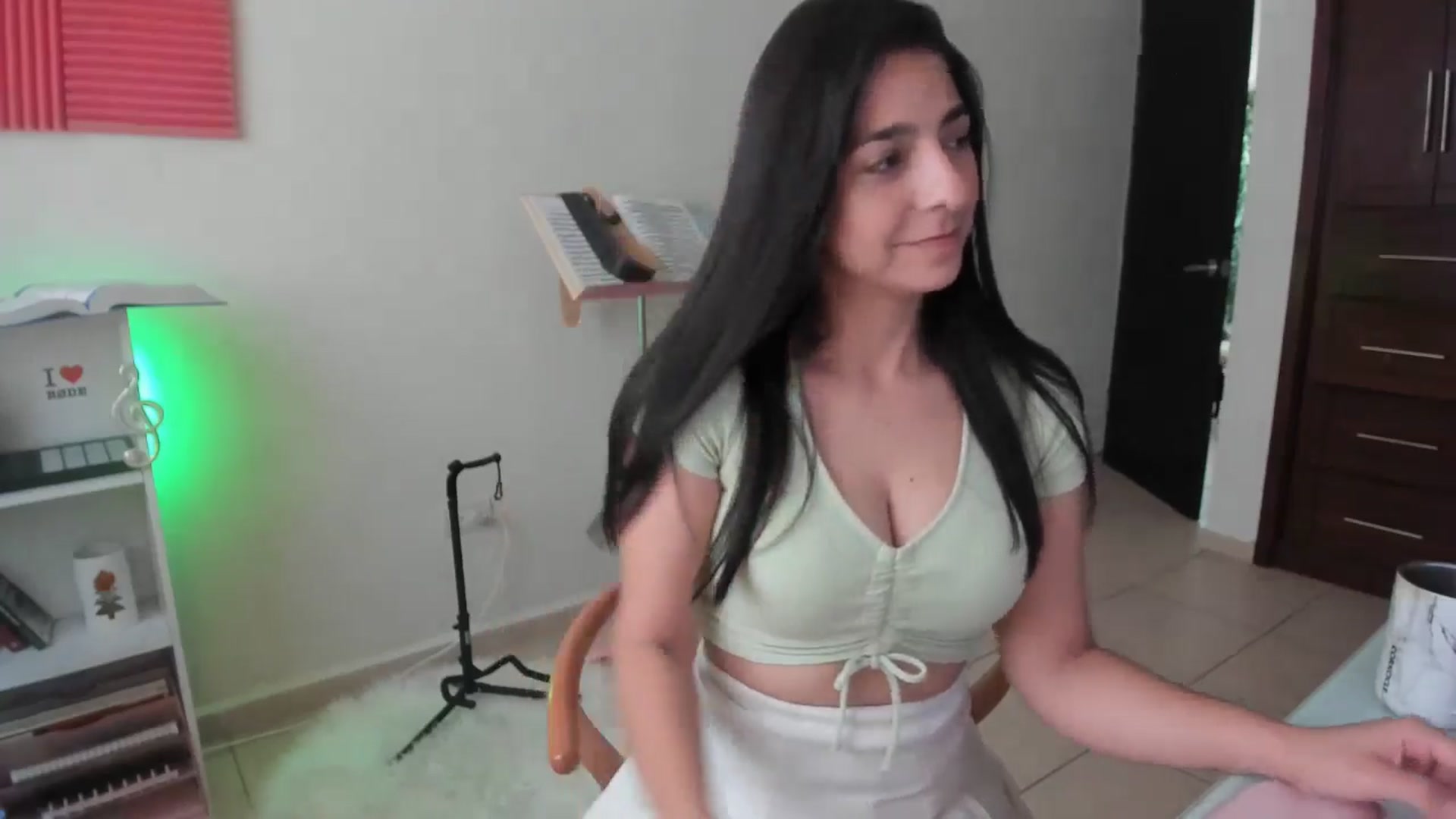 Gallery image thumbnail from anarossanna's myfreecams stream on, 11/20/2024, 19:15 image 2 of 20