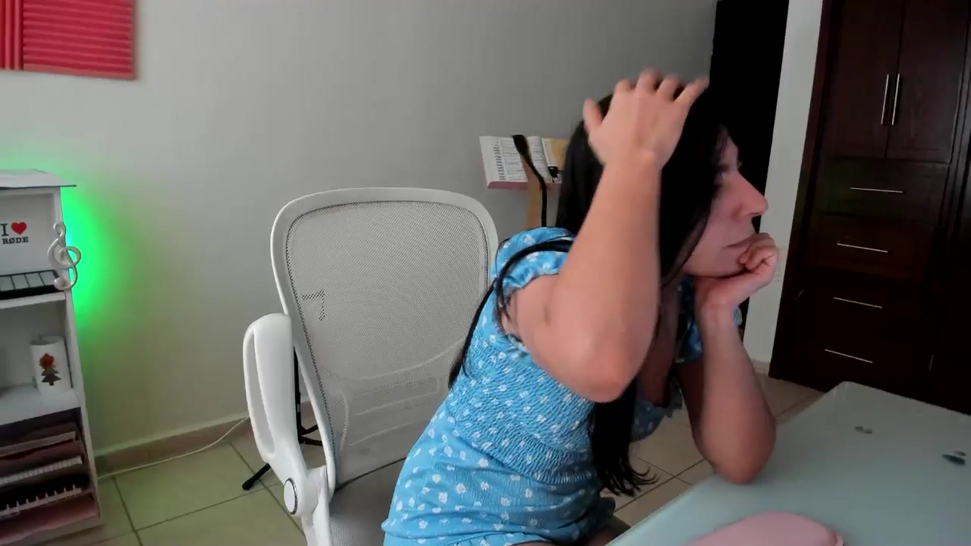 Gallery image thumbnail from anarossanna's myfreecams stream on, 11/25/2024, 20:34 image 3 of 20