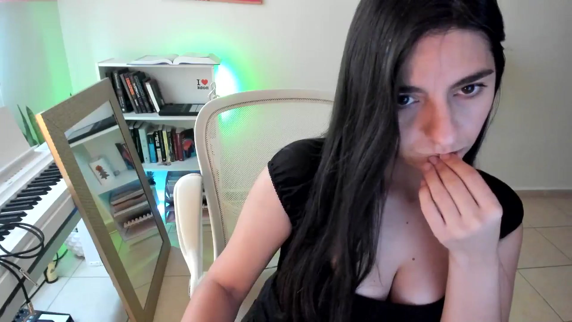 Gallery image thumbnail from anarossanna's myfreecams stream on, 11/28/2024, 19:47 image 14 of 20