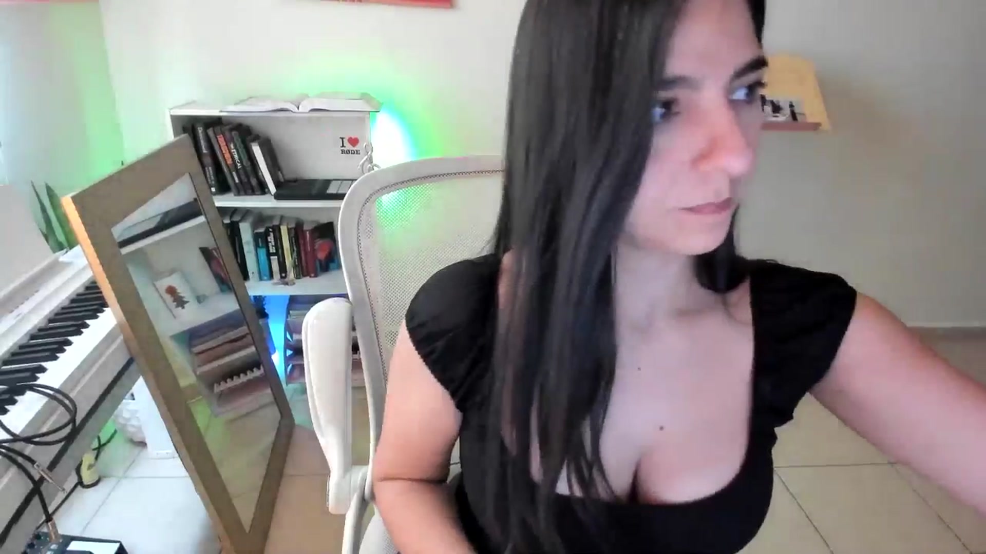 Gallery image thumbnail from anarossanna's myfreecams stream on, 11/28/2024, 19:47 image 4 of 20