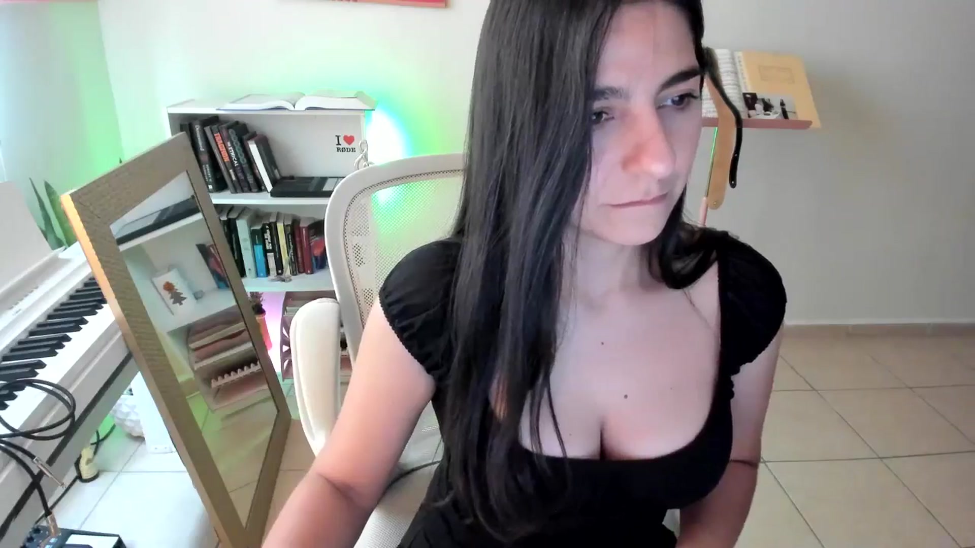 Gallery image thumbnail from anarossanna's myfreecams stream on, 11/28/2024, 19:47 image 6 of 20