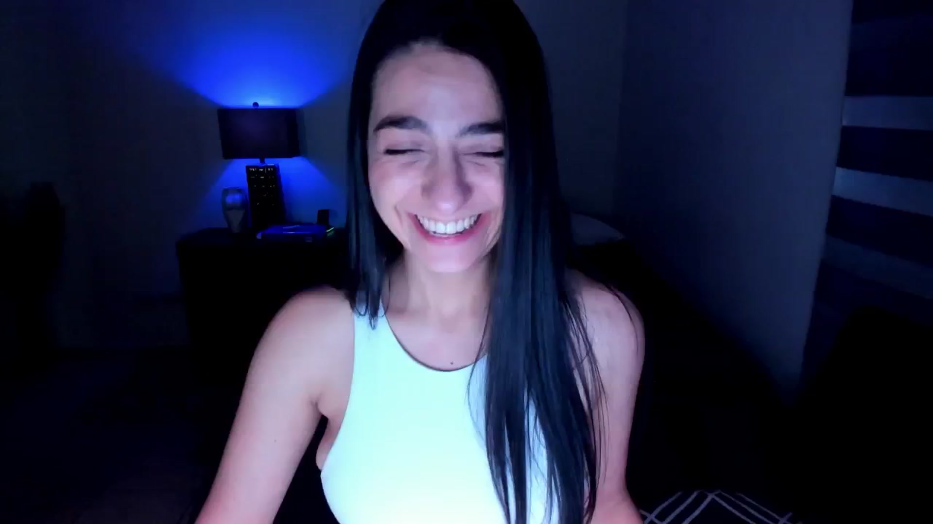 Gallery image thumbnail from anarossanna's myfreecams stream on, 12/20/2024, 04:47 image 17 of 20