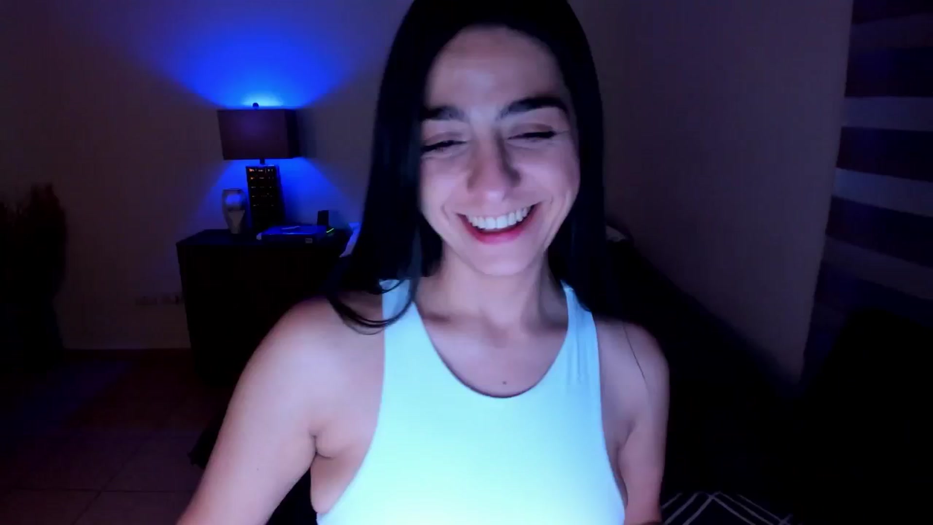Gallery image thumbnail from anarossanna's myfreecams stream on, 12/20/2024, 04:47 image 7 of 20