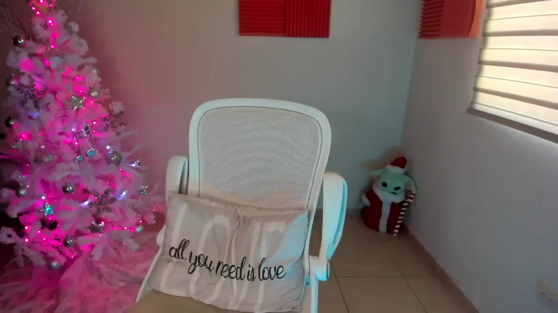 Gallery image thumbnail from anarossanna's myfreecams stream on, 01/04/2025, 22:27 image 1 of 20