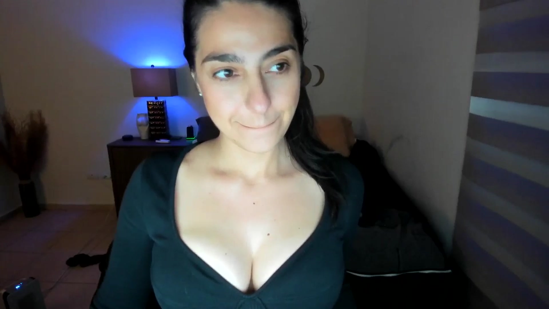 Gallery image thumbnail from anarossanna's myfreecams stream on, 01/23/2025, 04:25 image 10 of 20
