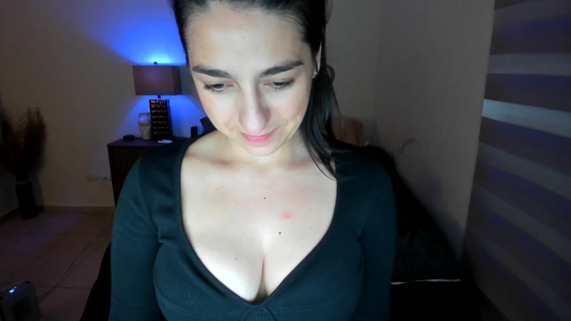 Gallery image thumbnail from anarossanna's myfreecams stream on, 01/23/2025, 04:25 image 16 of 20