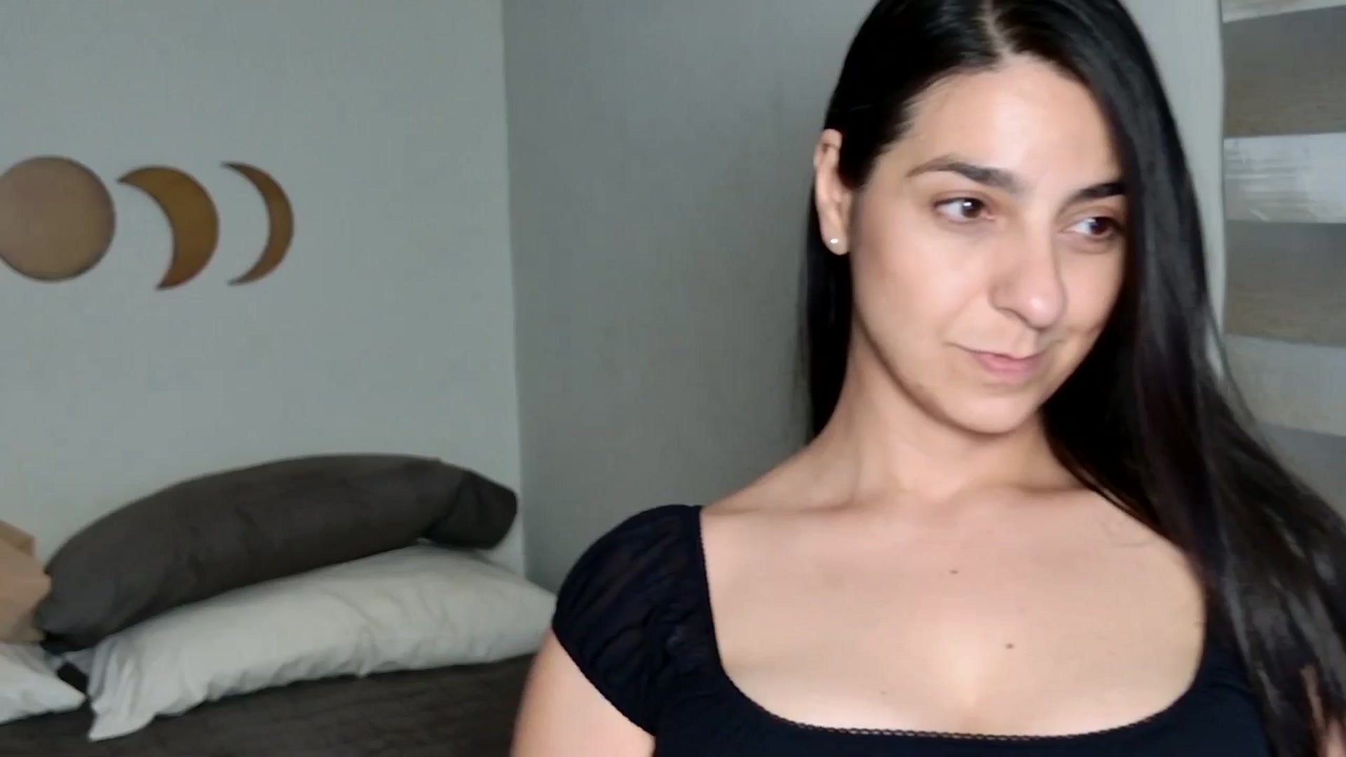 Gallery image thumbnail from anarossanna's myfreecams stream on, 04/01/2025, 03:57 image 13 of 20