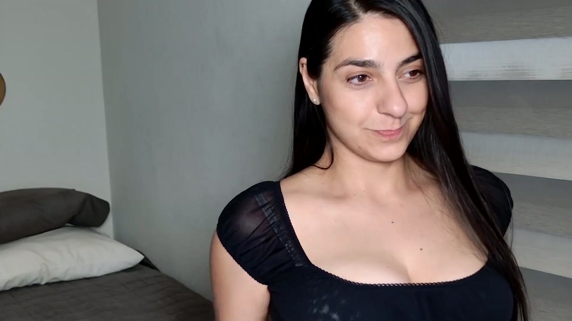 Gallery image thumbnail from anarossanna's myfreecams stream on, 04/01/2025, 03:57 image 17 of 20