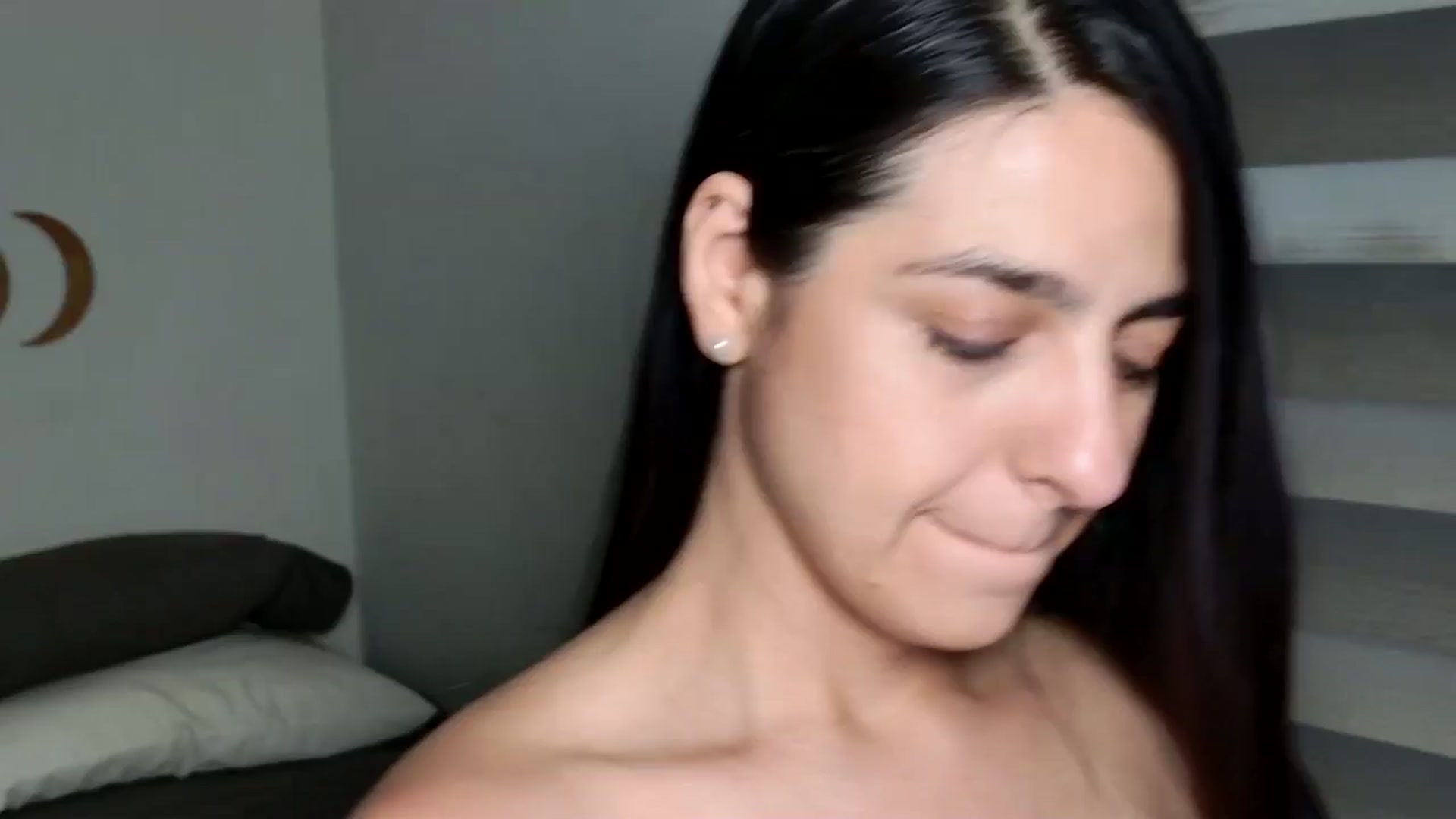 Gallery image thumbnail from anarossanna's myfreecams stream on, 04/01/2025, 03:57 image 19 of 20