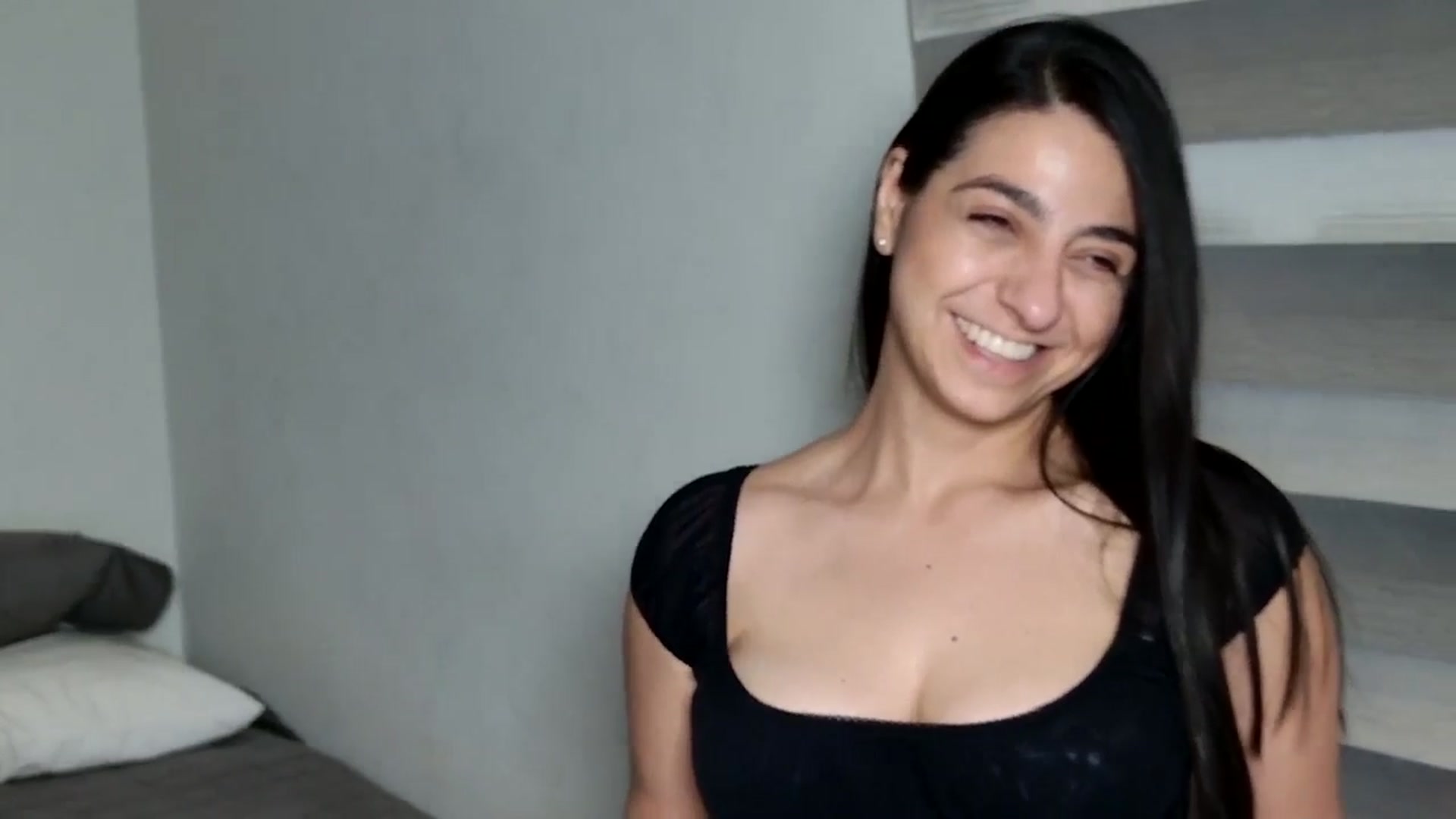 Gallery image thumbnail from anarossanna's myfreecams stream on, 04/01/2025, 03:57 image 12 of 20