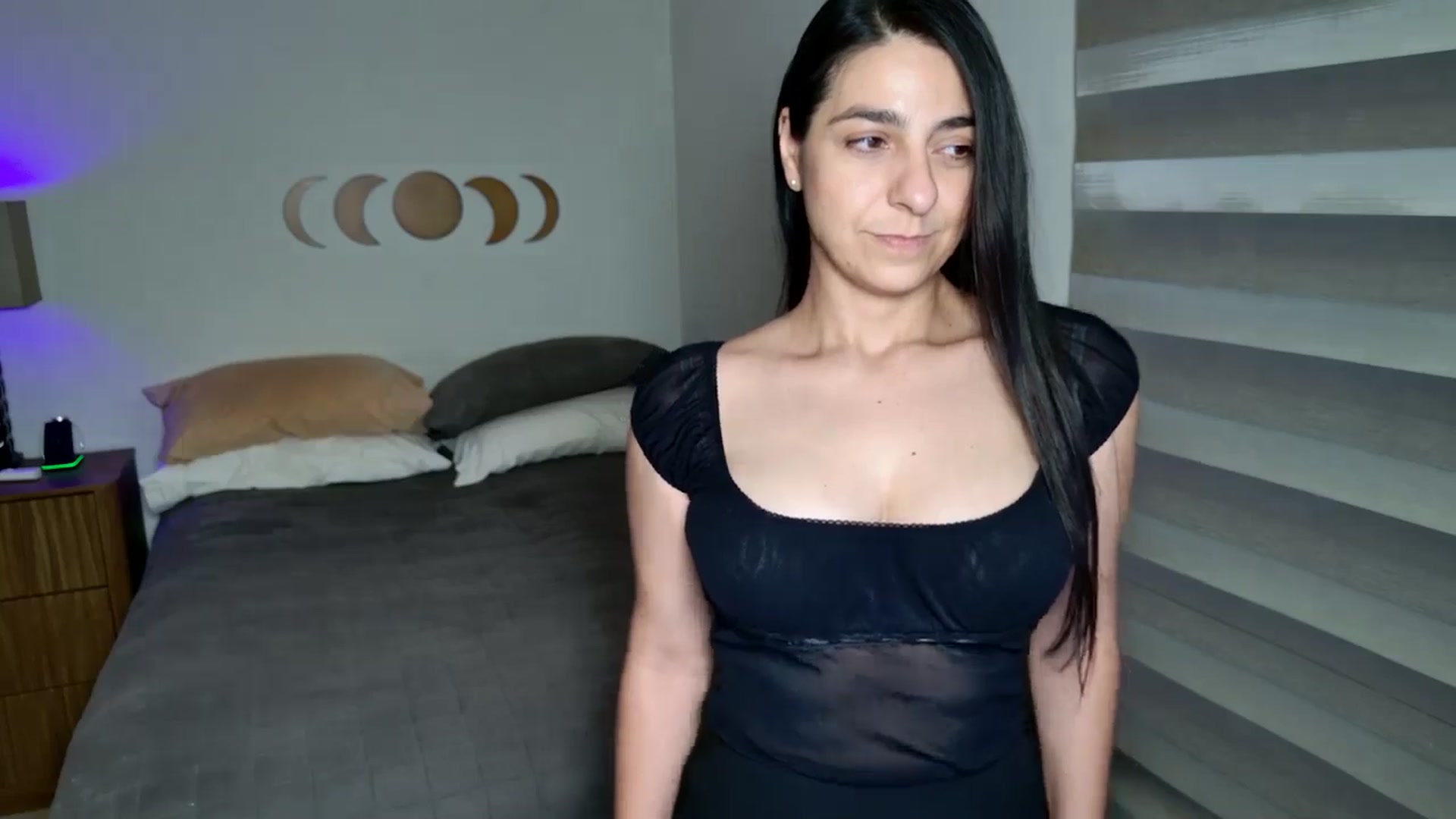Gallery image thumbnail from anarossanna's myfreecams stream on, 04/01/2025, 03:57 image 4 of 20