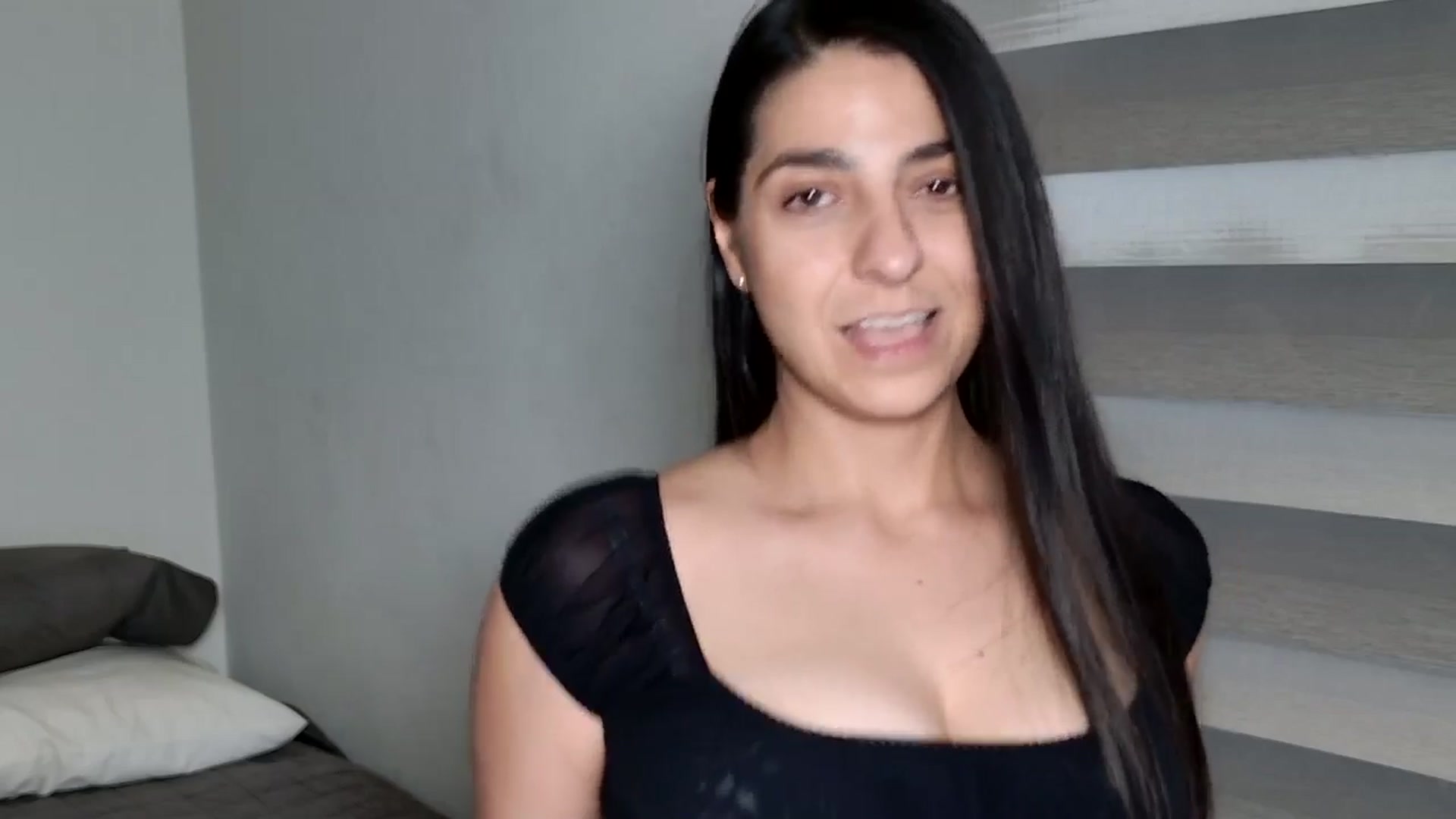 Gallery image thumbnail from anarossanna's myfreecams stream on, 04/01/2025, 03:57 image 16 of 20