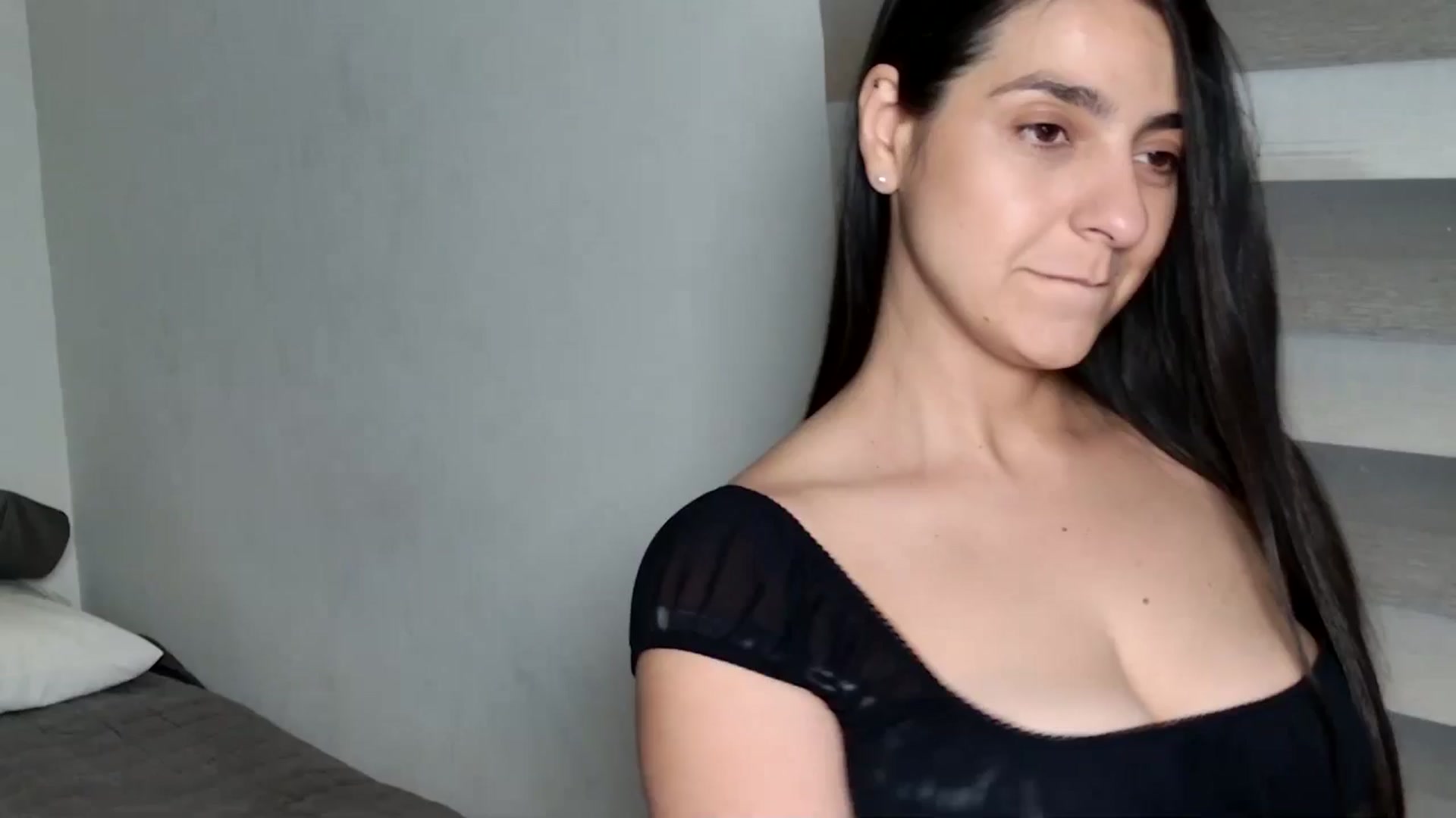 Gallery image thumbnail from anarossanna's myfreecams stream on, 04/01/2025, 04:19 image 3 of 20