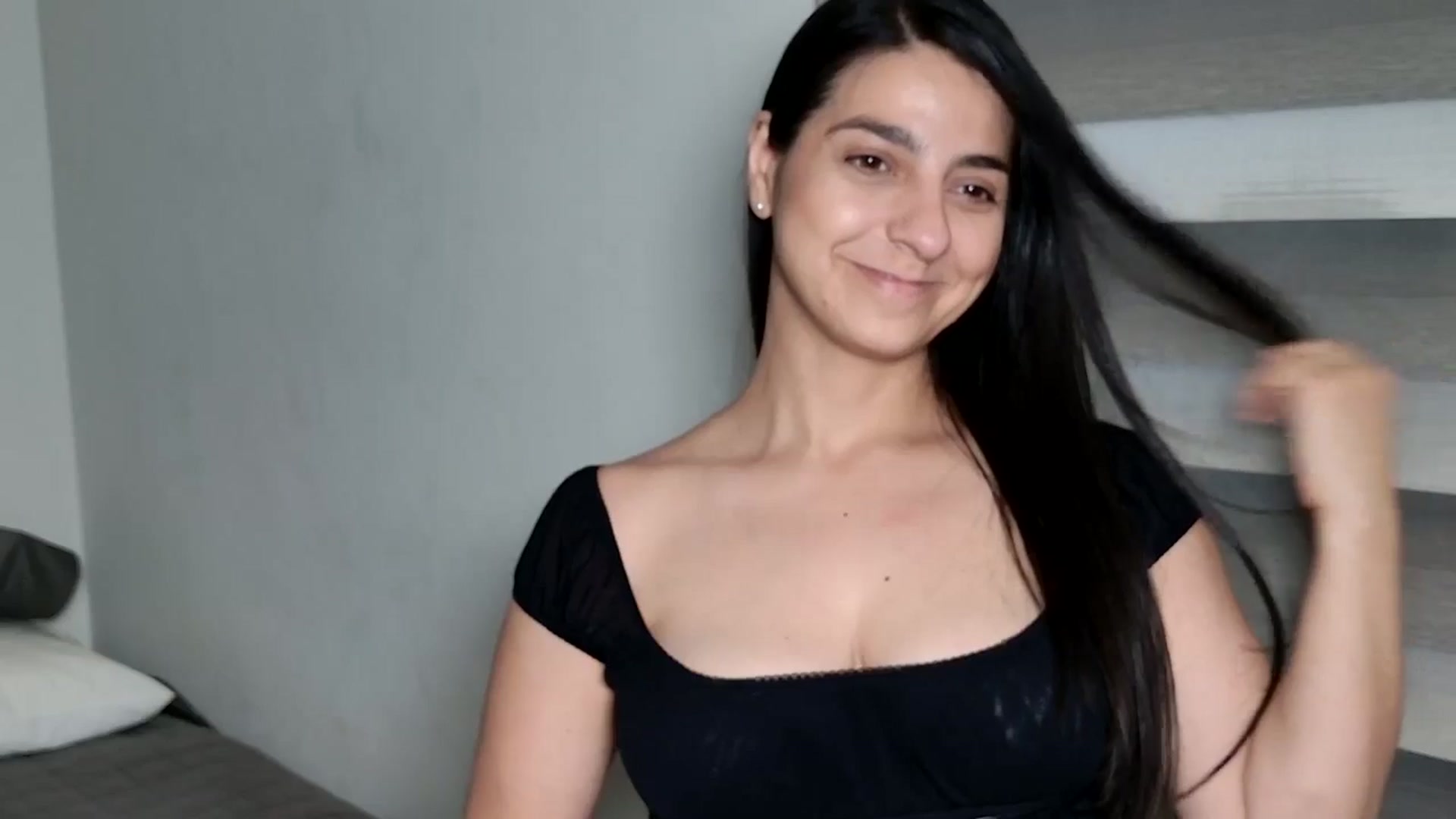 Gallery image thumbnail from anarossanna's myfreecams stream on, 04/01/2025, 04:19 image 5 of 20