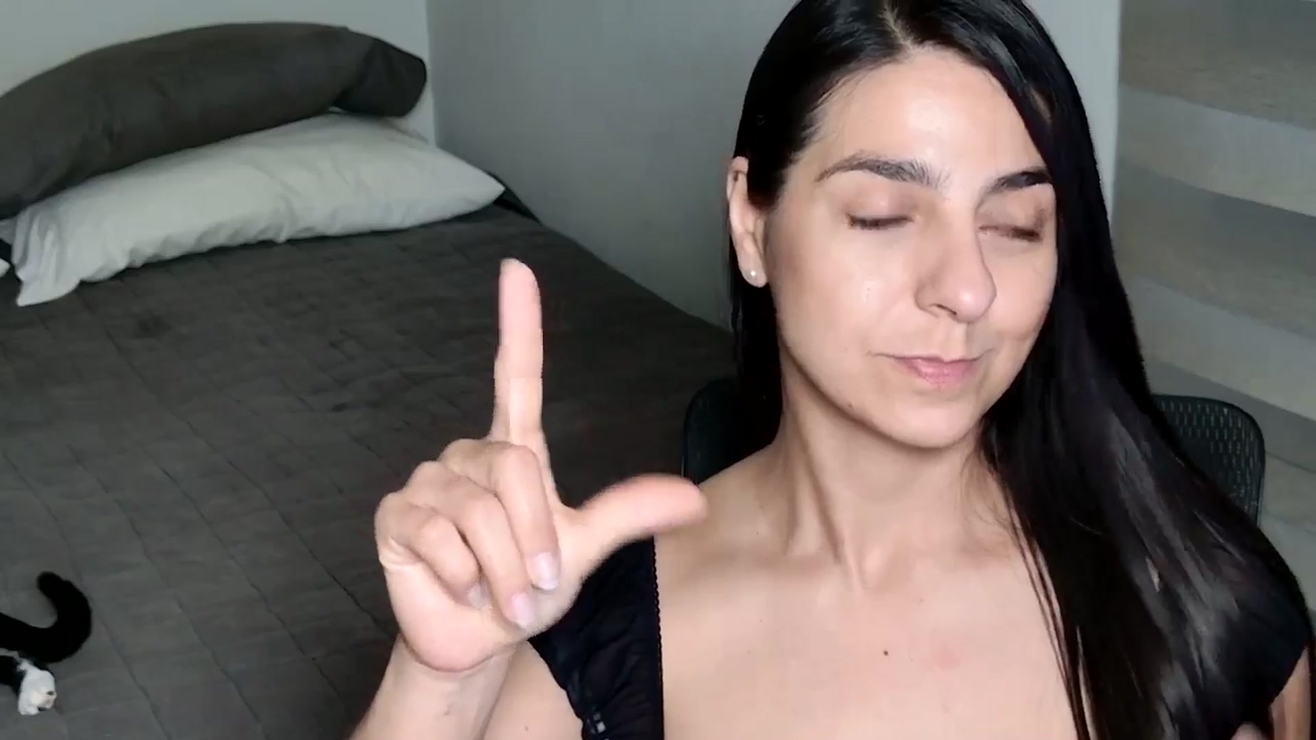 Gallery image thumbnail from anarossanna's myfreecams stream on, 04/01/2025, 04:19 image 8 of 20