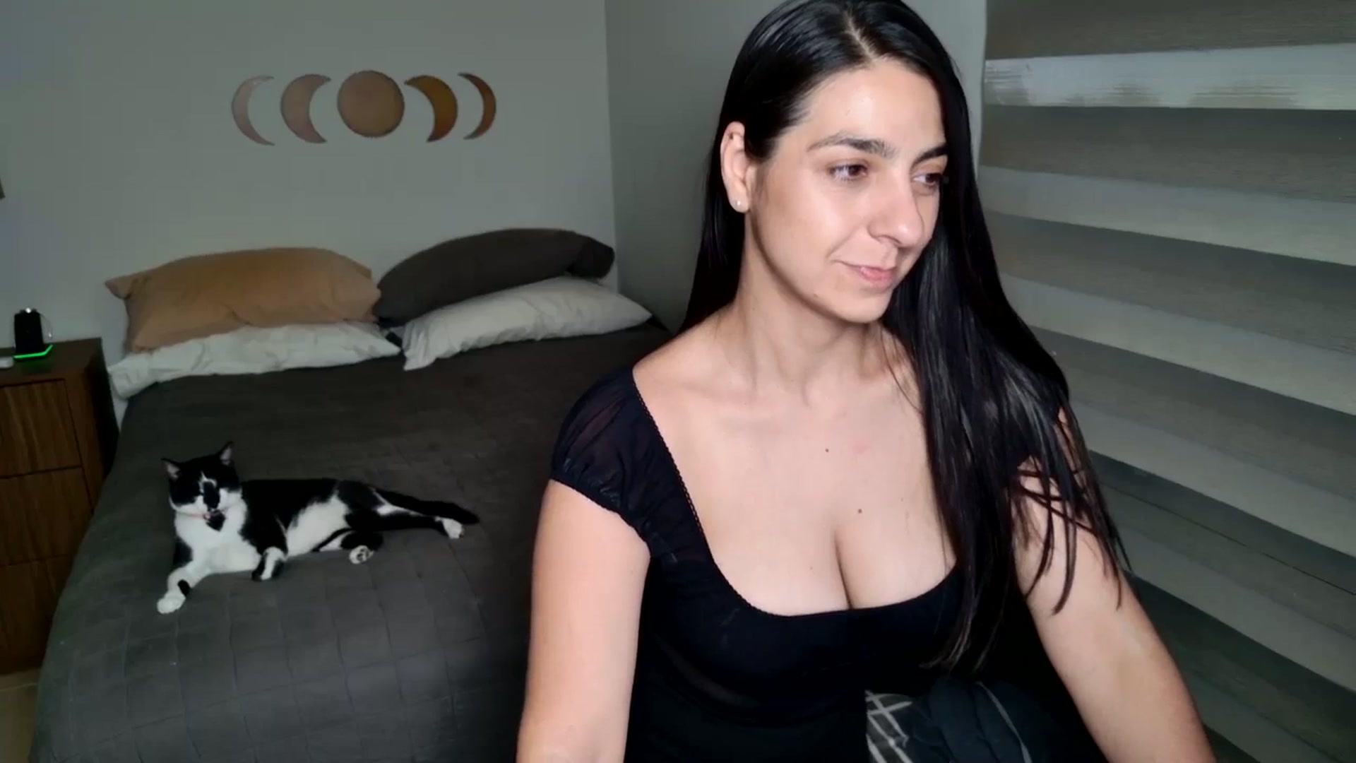 Gallery image thumbnail from anarossanna's myfreecams stream on, 04/01/2025, 04:19 image 13 of 20