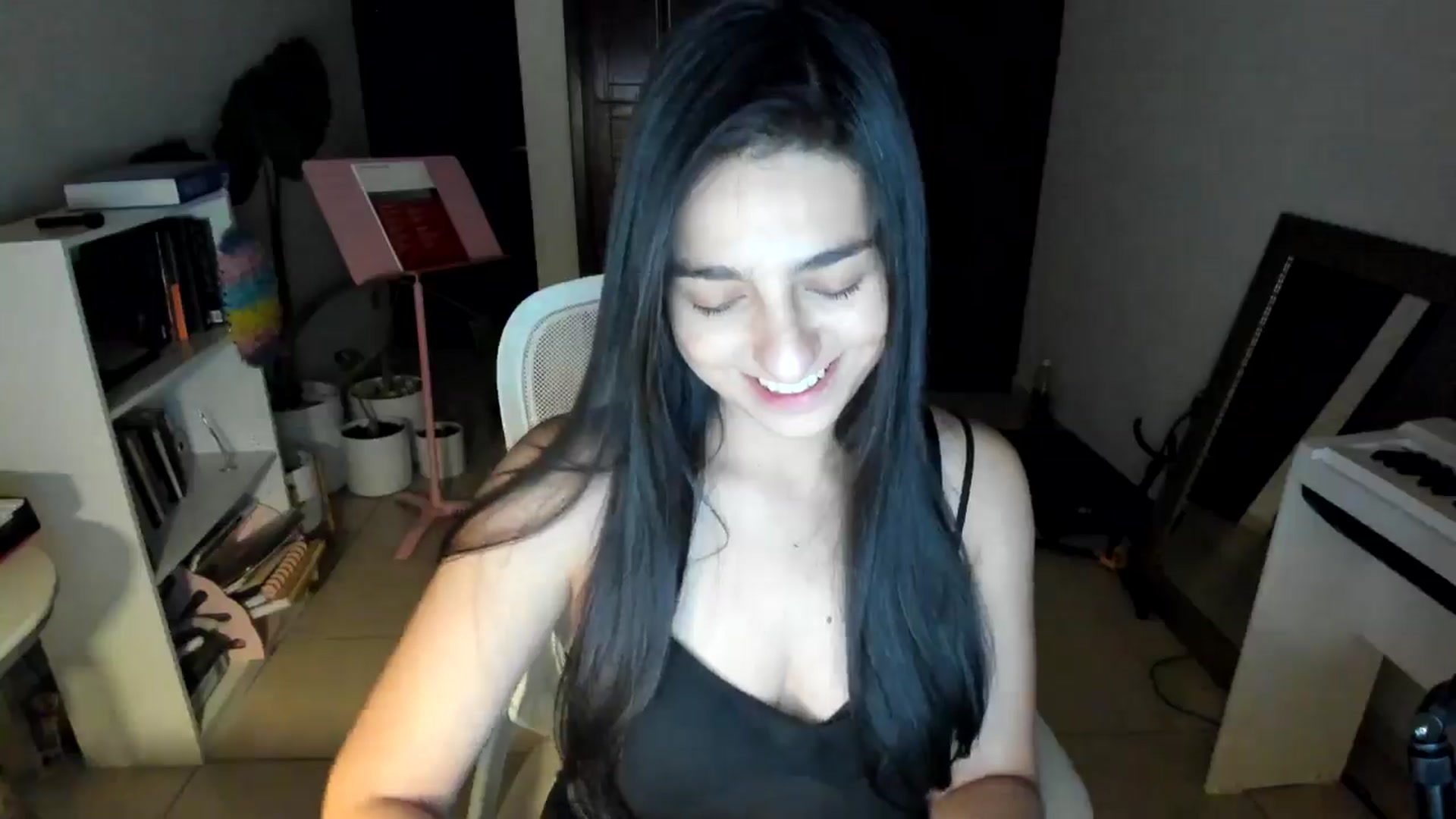 Gallery image thumbnail from anarossanna's myfreecams stream on, 04/19/2025, 04:02 image 6 of 20