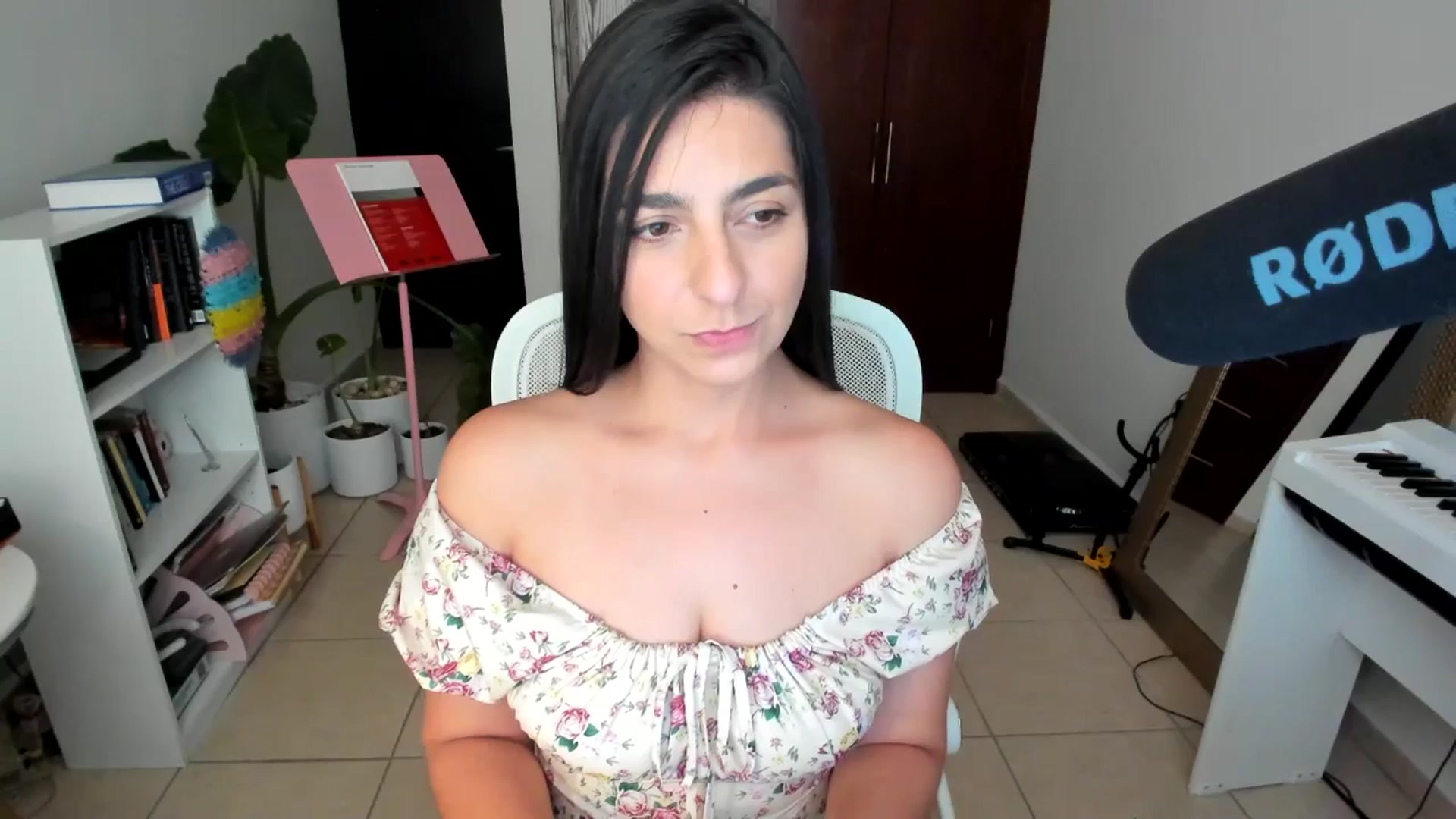 Gallery image thumbnail from anarossanna's myfreecams stream on, 04/22/2025, 24:49 image 2 of 20