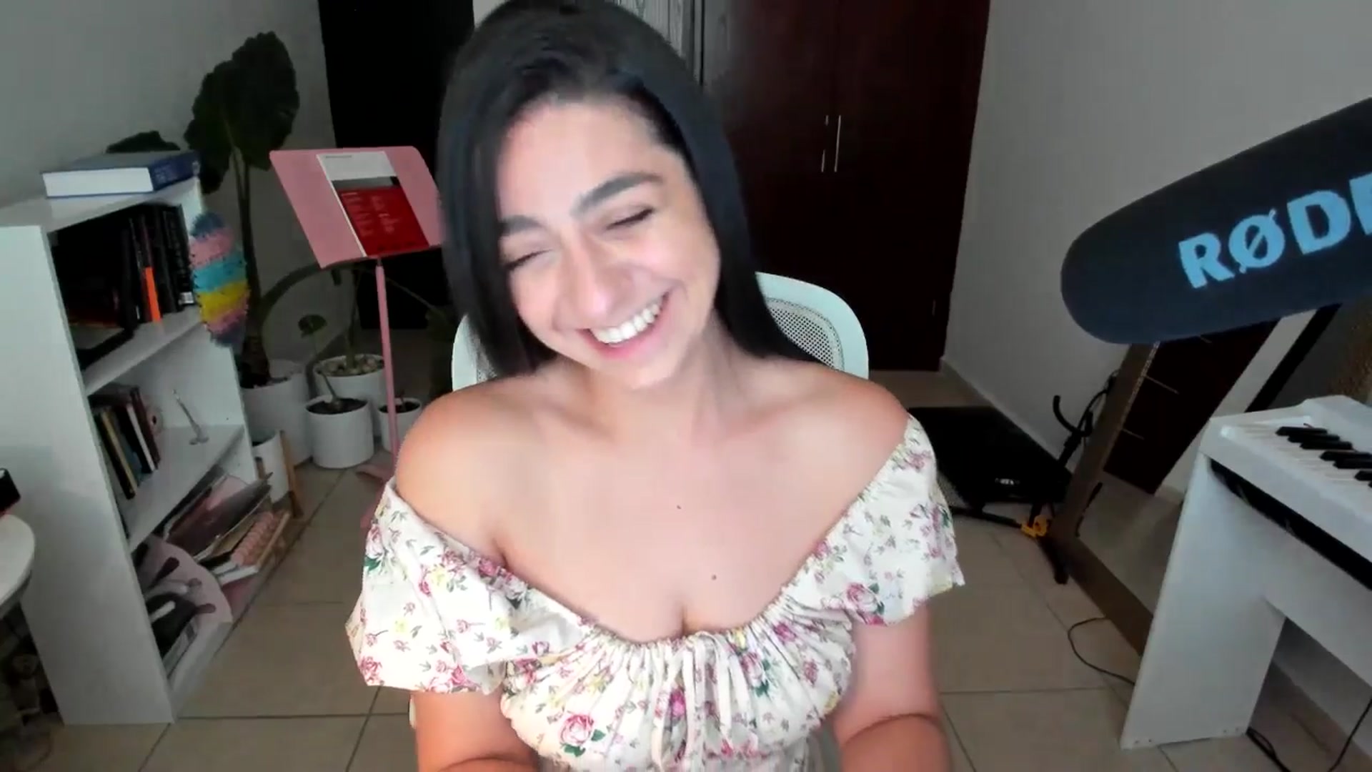 Gallery image thumbnail from anarossanna's myfreecams stream on, 04/22/2025, 24:49 image 4 of 20