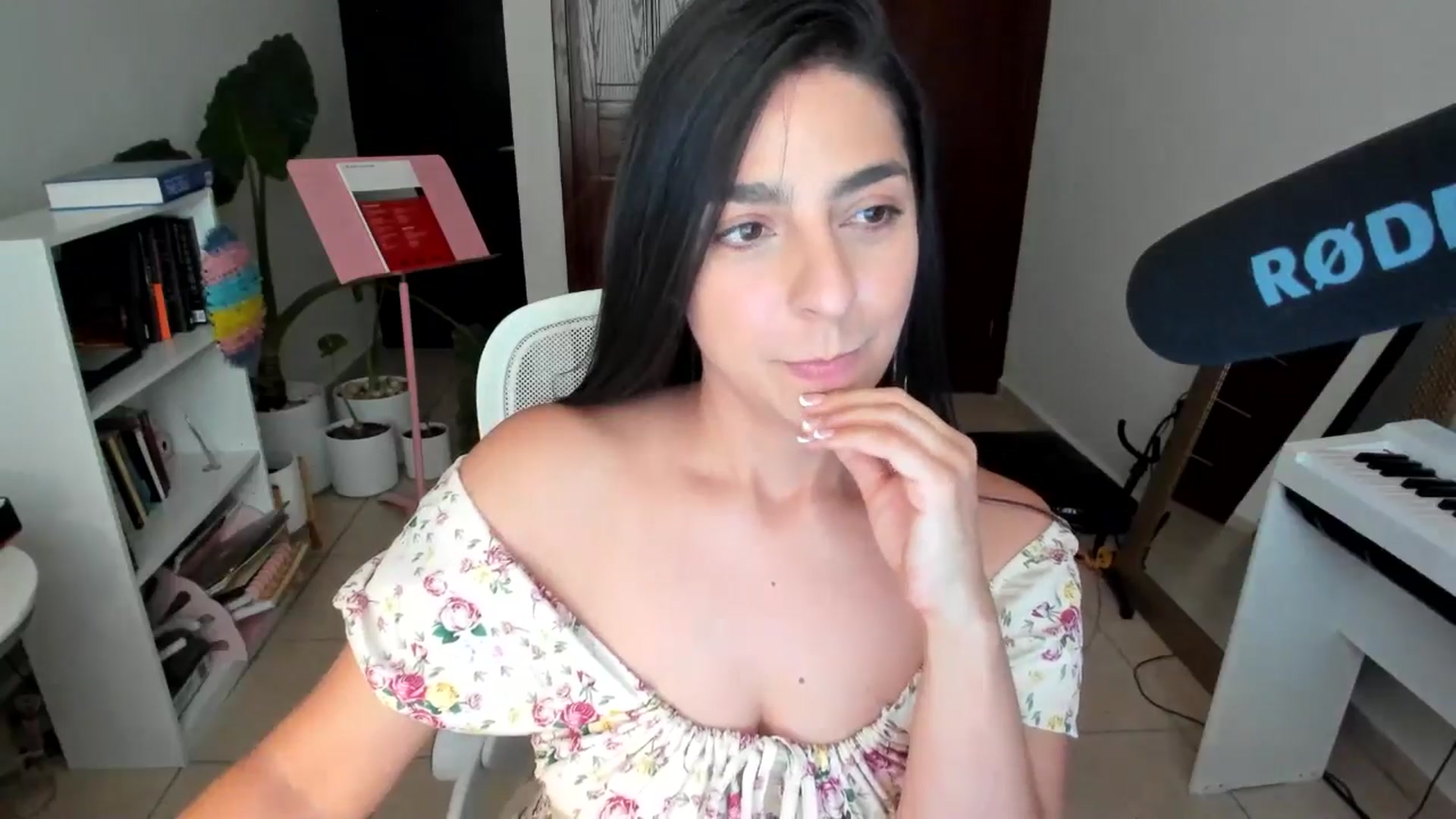 Gallery image thumbnail from anarossanna's myfreecams stream on, 04/22/2025, 24:49 image 3 of 20